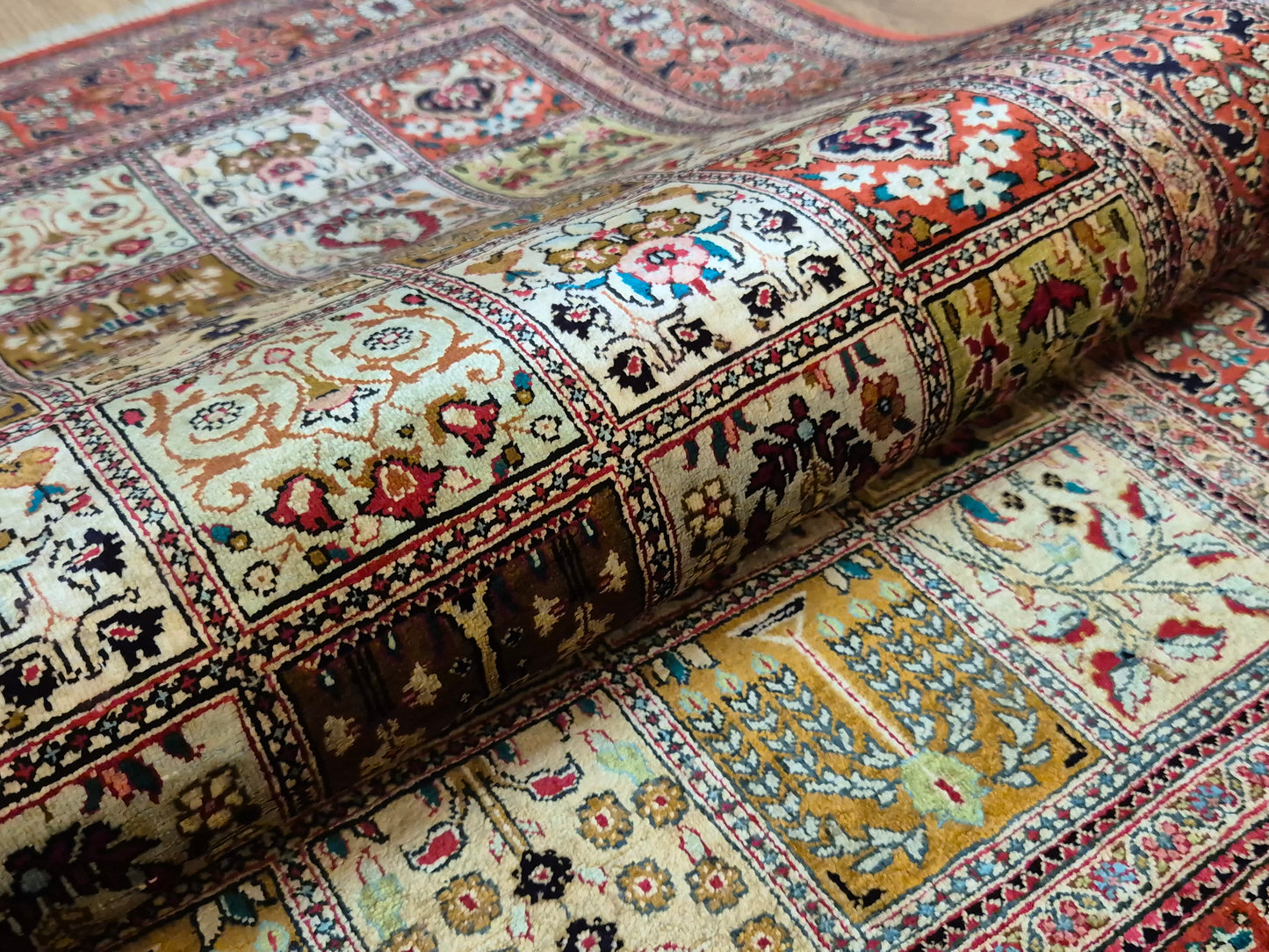 Ghom Teppich Seide auf Seide fein Gartenmuster