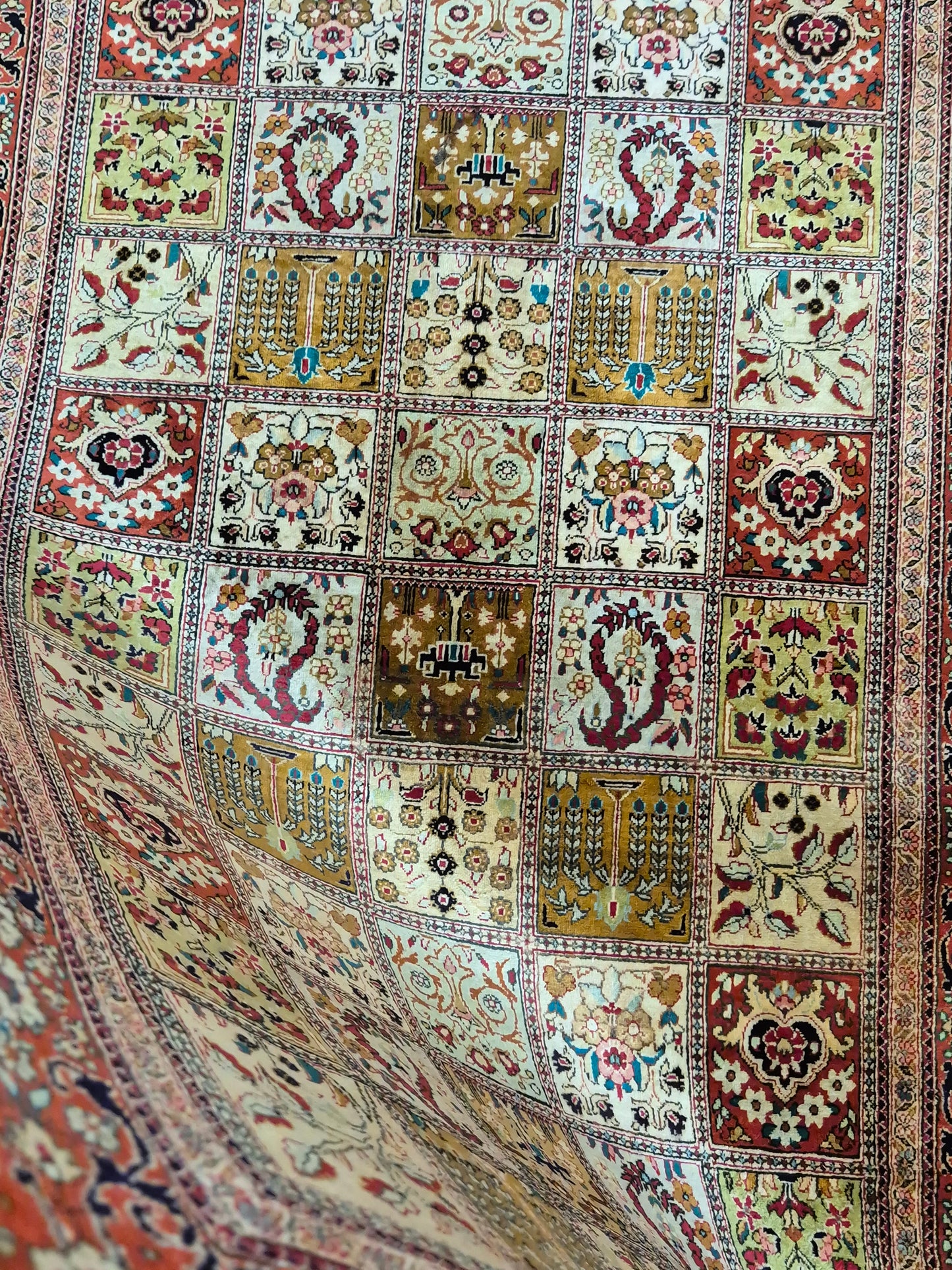 Ghom Teppich Seide auf Seide fein Gartenmuster