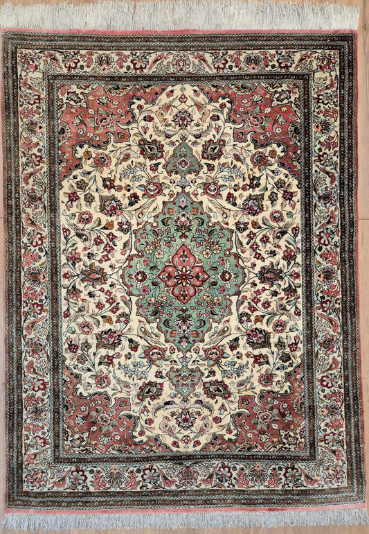 Ghom Seide auf Seide Teppich Medaillon florales Muster feine Knüpfung