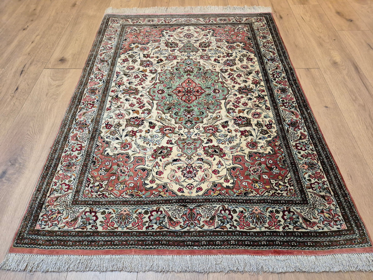 Ghom Seide auf Seide Teppich Medaillon florales Muster feine Knüpfung