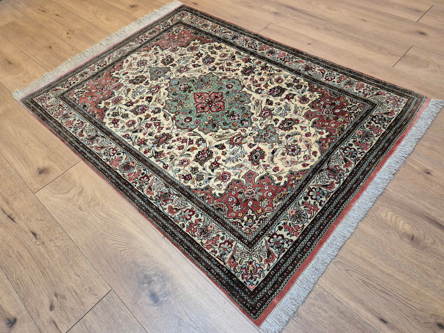 Ghom Seide auf Seide Teppich Medaillon florales Muster feine Knüpfung