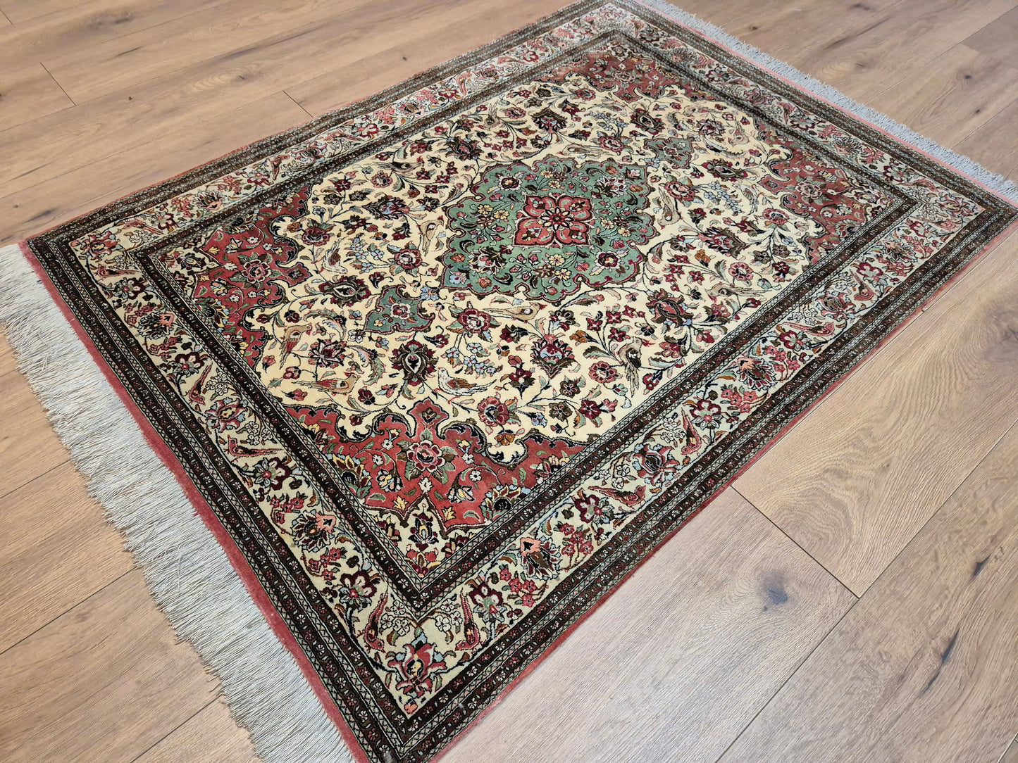 Ghom Seide auf Seide Teppich Medaillon florales Muster feine Knüpfung