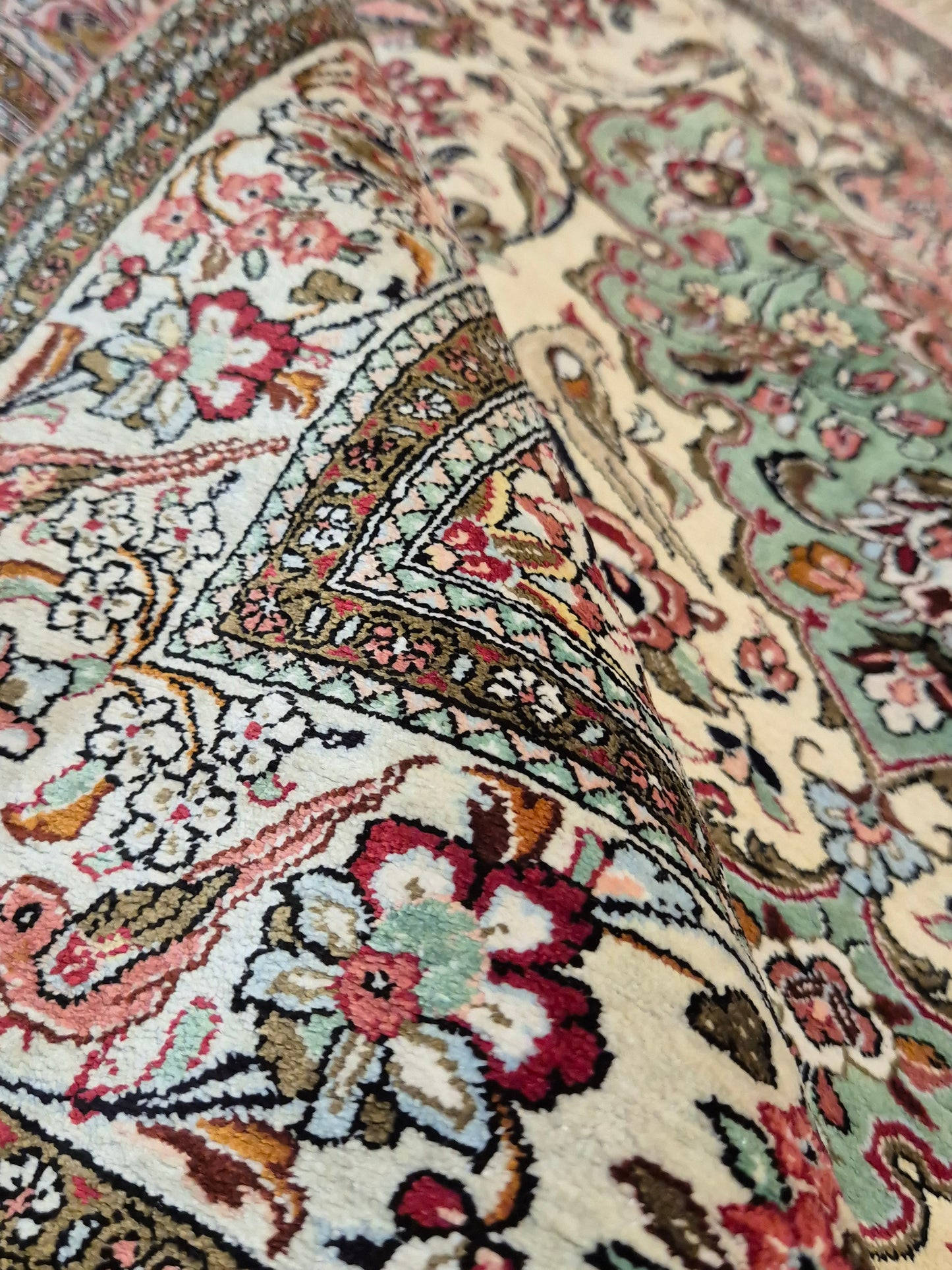 Ghom Seide auf Seide Teppich Medaillon florales Muster feine Knüpfung