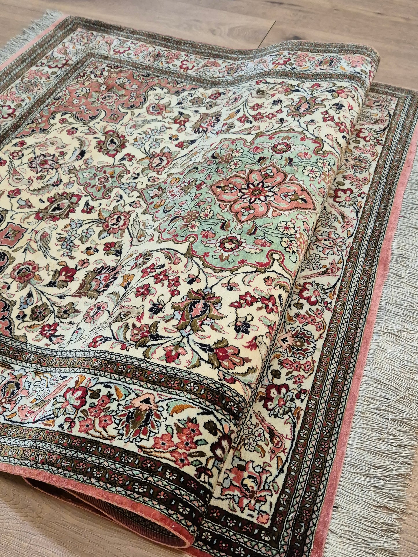 Ghom Seide auf Seide Teppich Medaillon florales Muster feine Knüpfung