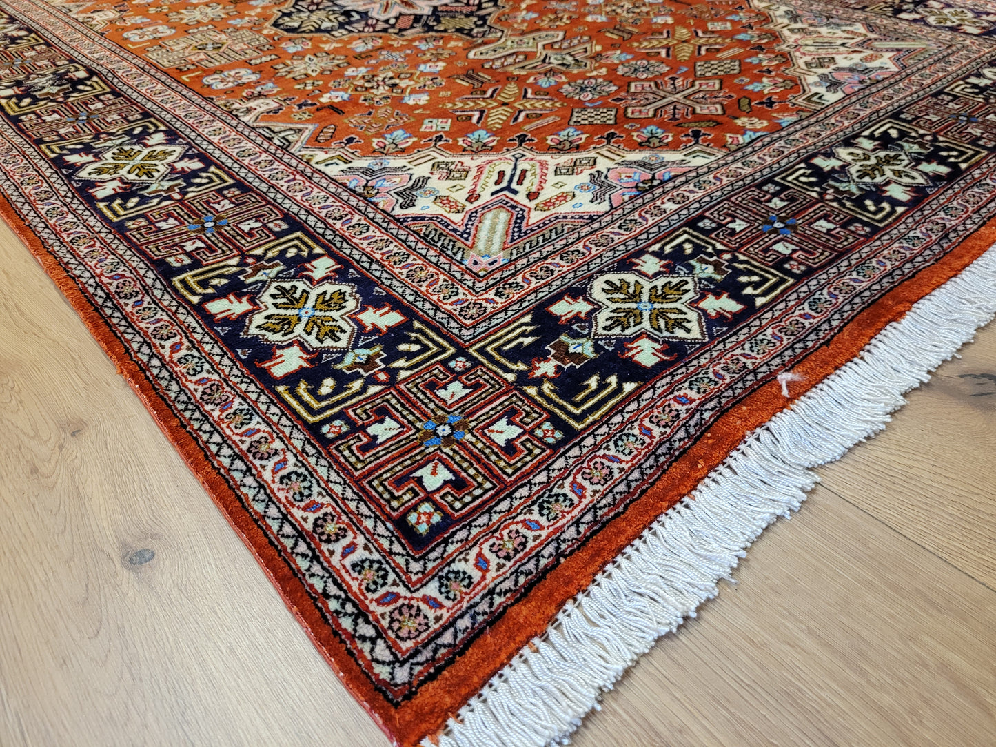 Ghom Seide auf Seide Teppich geometrisches Medaillon feine Knüpfung