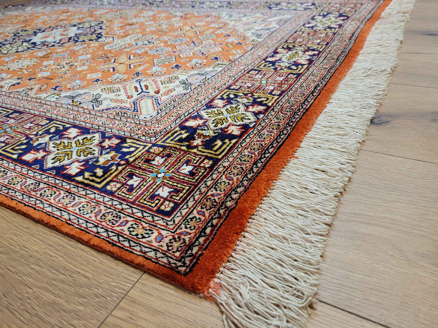 Ghom Seide auf Seide Teppich geometrisches Medaillon feine Knüpfung