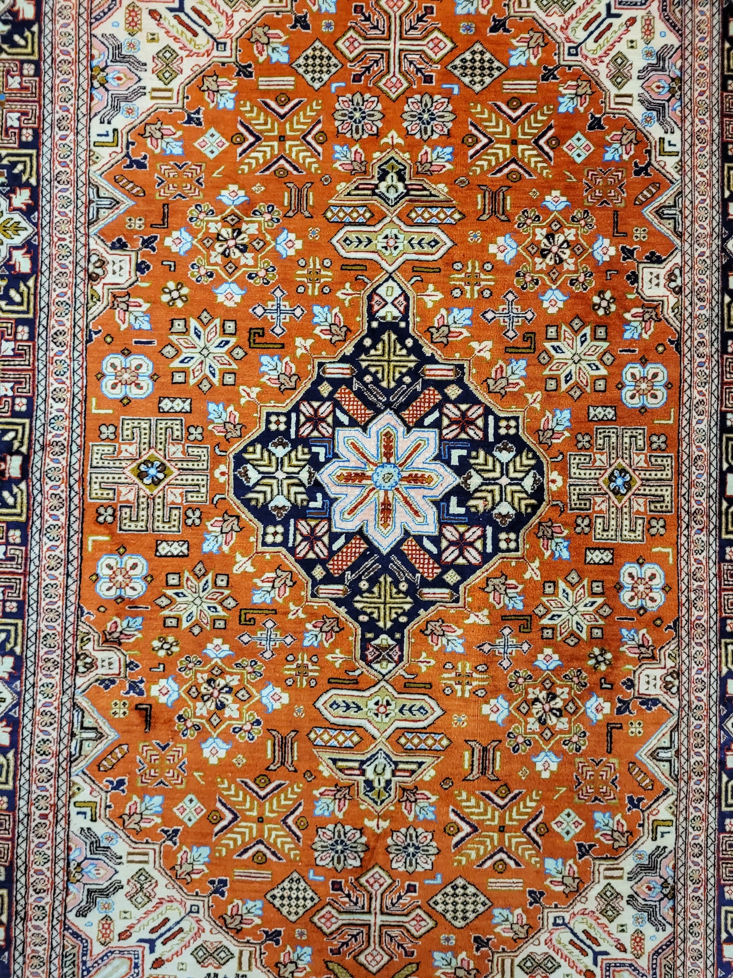 Ghom Seide auf Seide Teppich geometrisches Medaillon feine Knüpfung