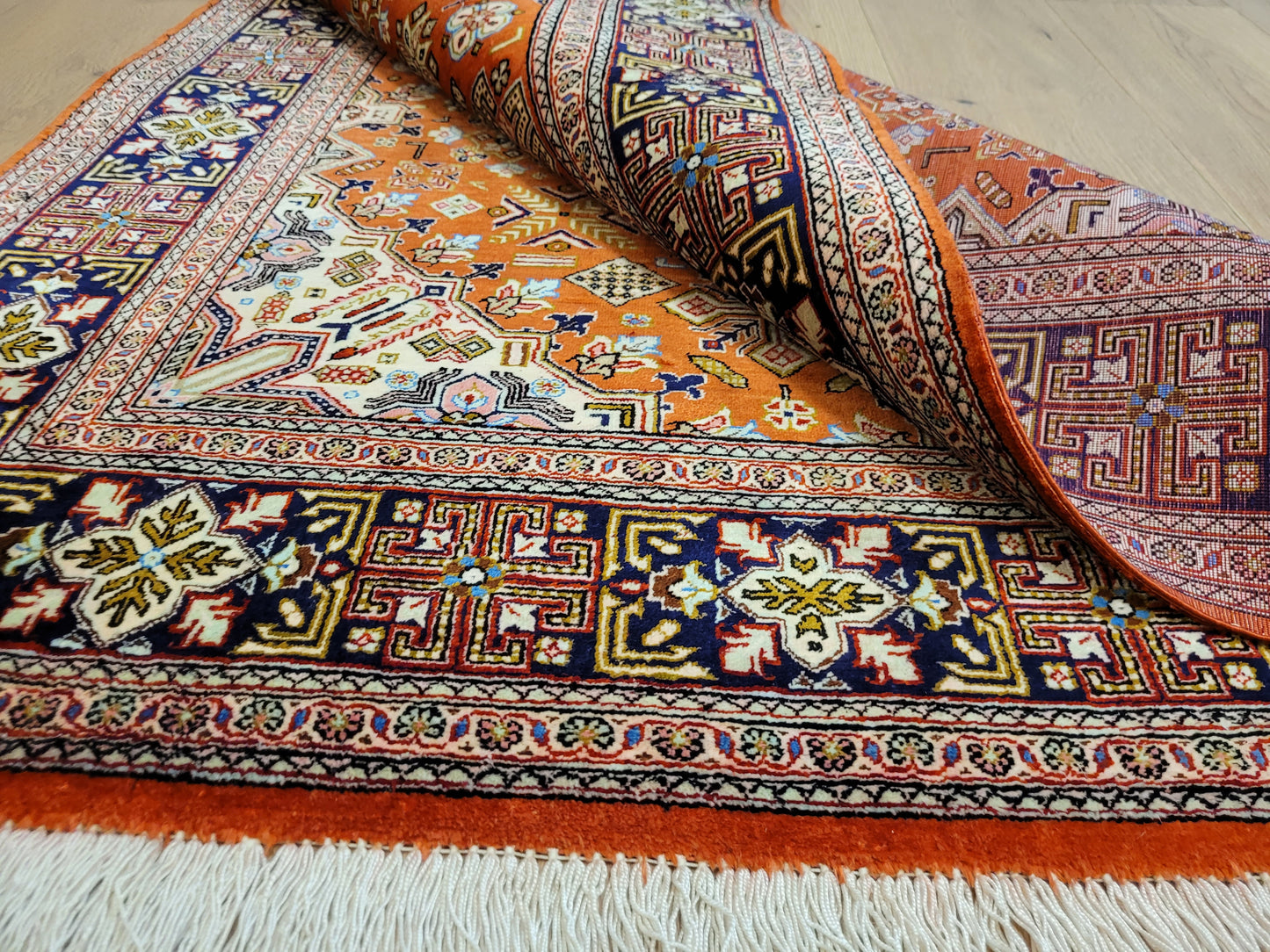 Ghom Seide auf Seide Teppich geometrisches Medaillon feine Knüpfung