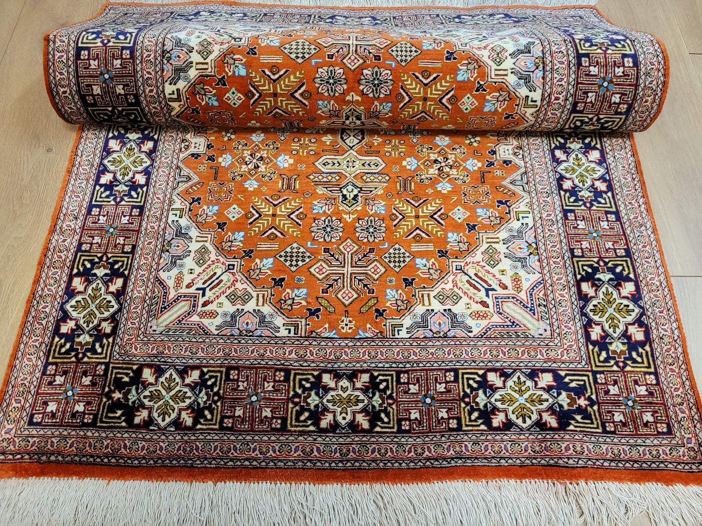 Ghom Seide auf Seide Teppich geometrisches Medaillon feine Knüpfung