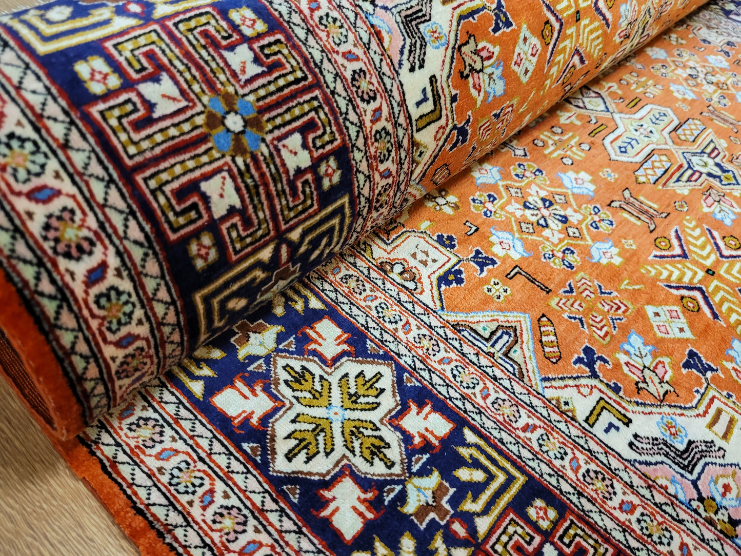 Ghom Seide auf Seide Teppich geometrisches Medaillon feine Knüpfung