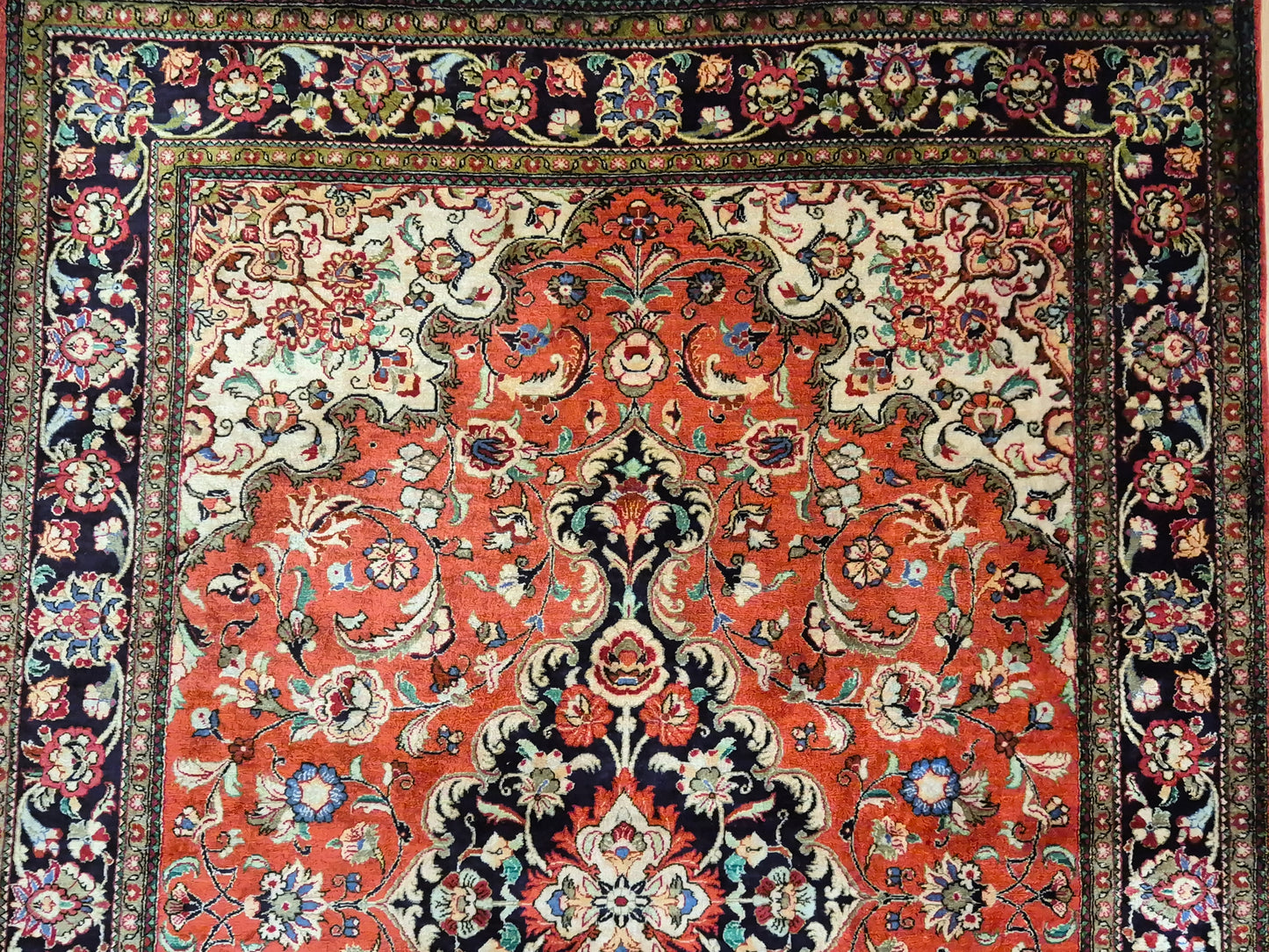 Ghom Teppich Seide auf Seide fein detailliertes Medaillonmuster