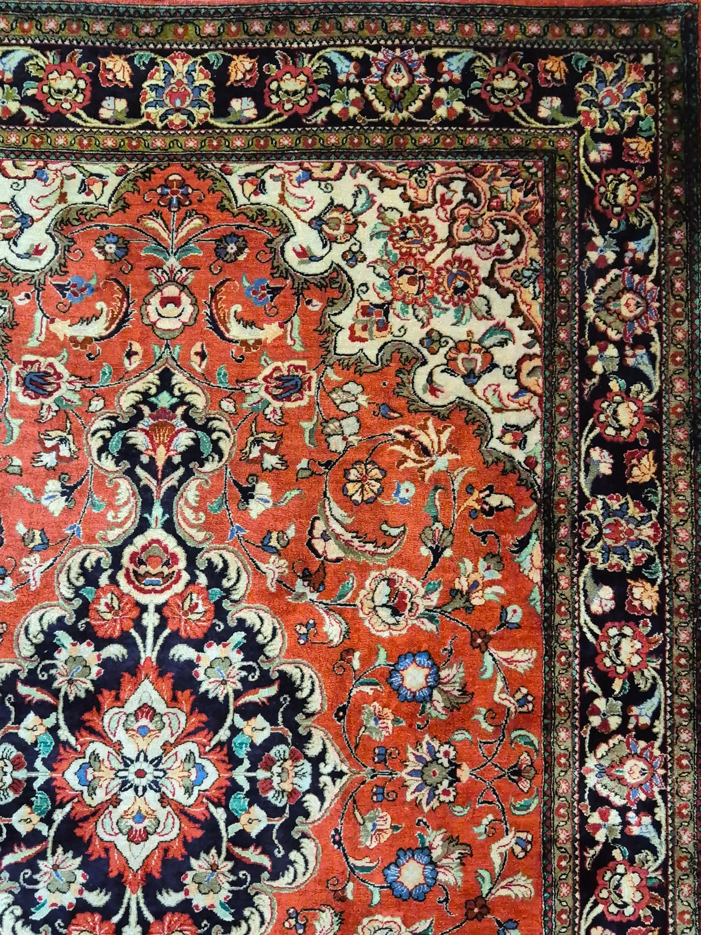 Ghom Teppich Seide auf Seide fein detailliertes Medaillonmuster