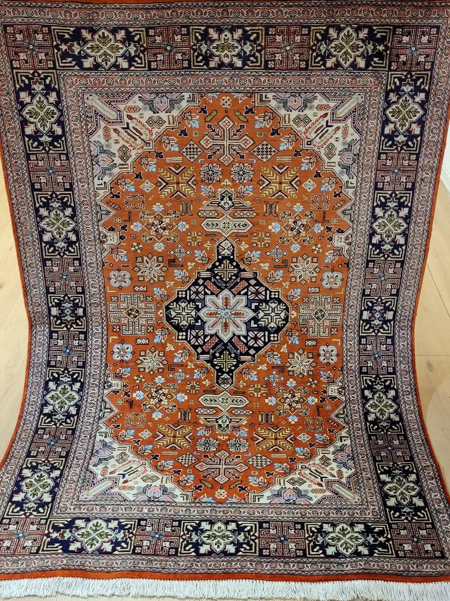 Ghom Seide auf Seide Teppich geometrisches Medaillon feine Knüpfung