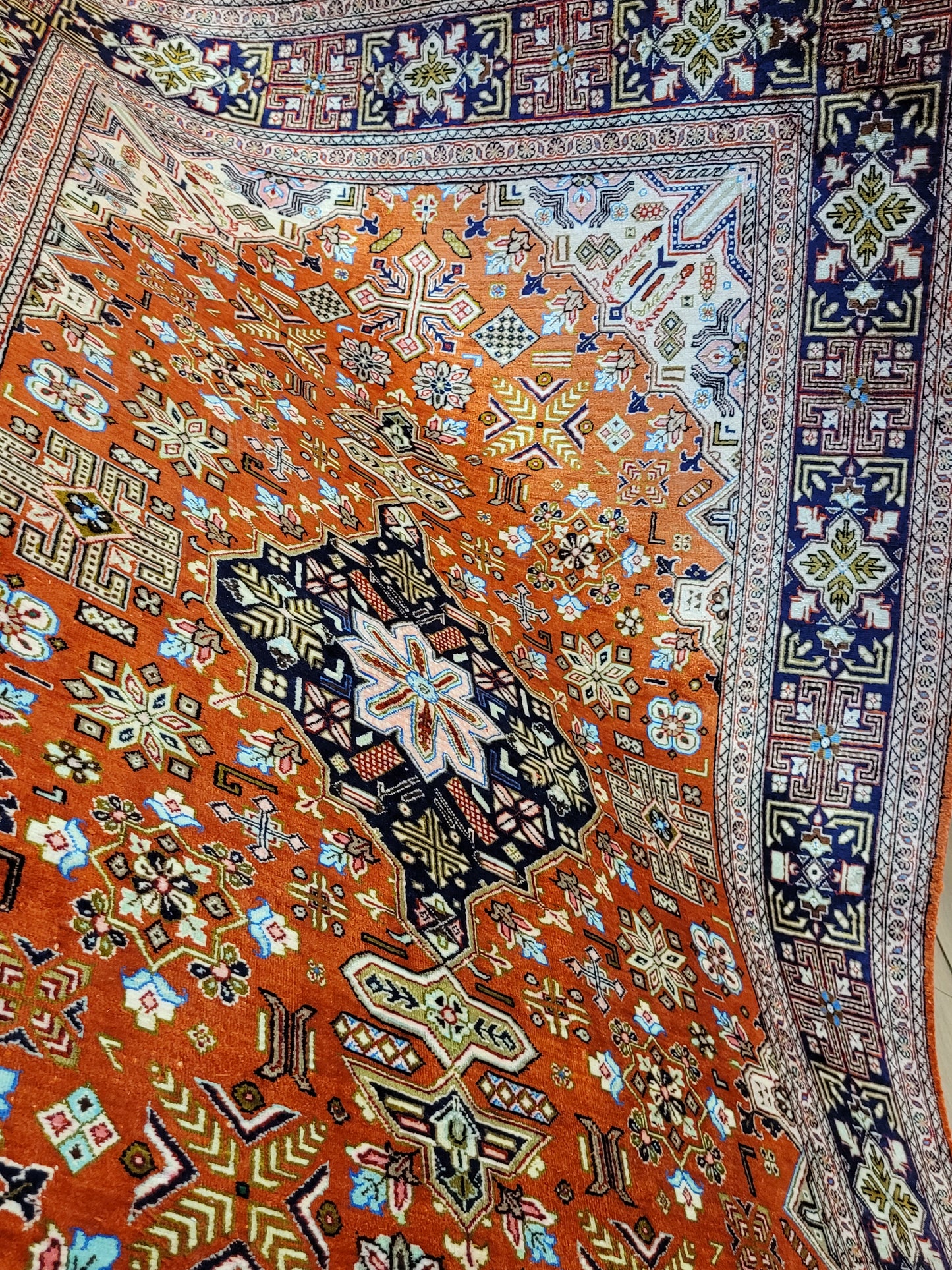 Ghom Seide auf Seide Teppich geometrisches Medaillon feine Knüpfung