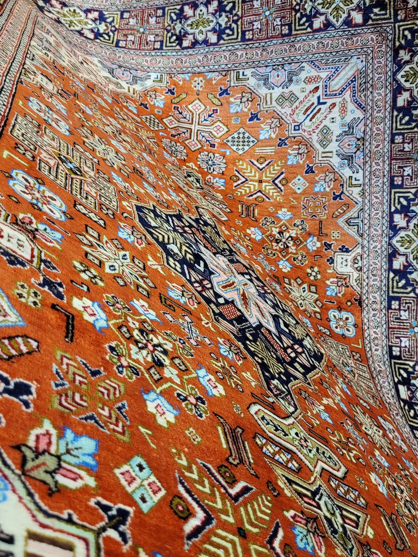 Ghom Seide auf Seide Teppich geometrisches Medaillon feine Knüpfung