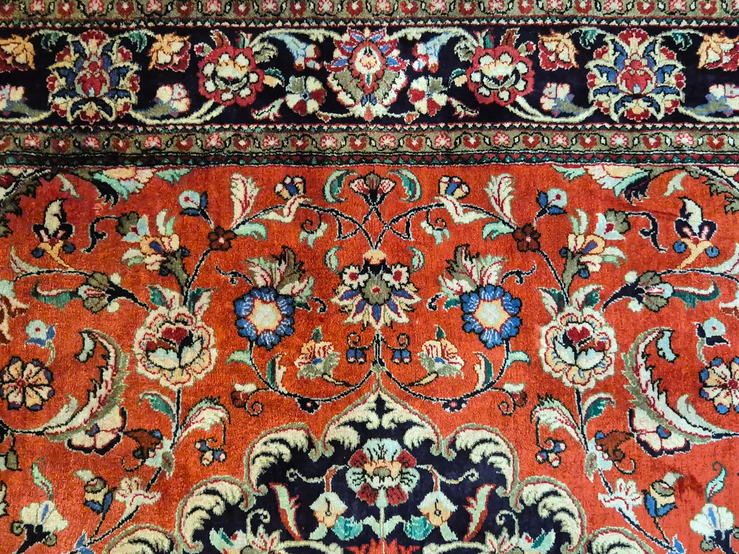 Ghom Teppich Seide auf Seide fein detailliertes Medaillonmuster