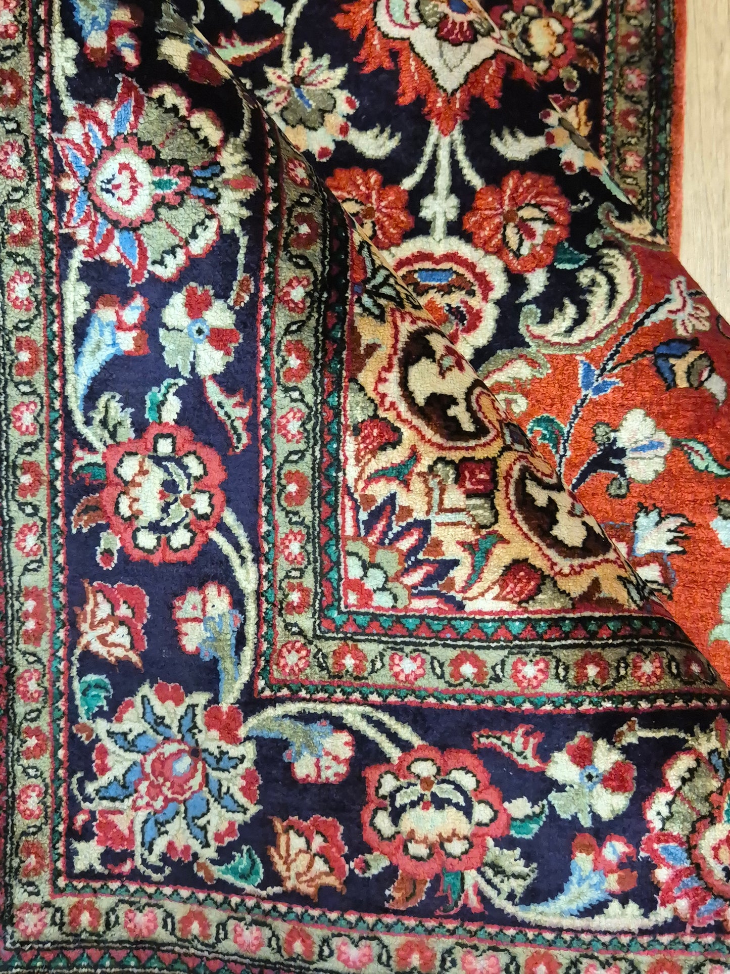 Ghom Teppich Seide auf Seide fein detailliertes Medaillonmuster