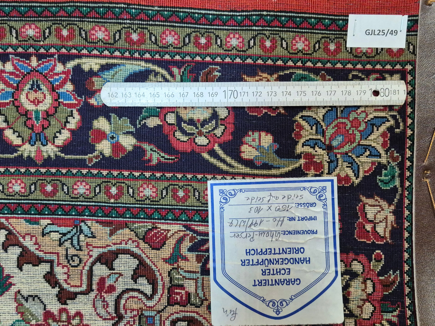 Ghom Teppich Seide auf Seide fein detailliertes Medaillonmuster