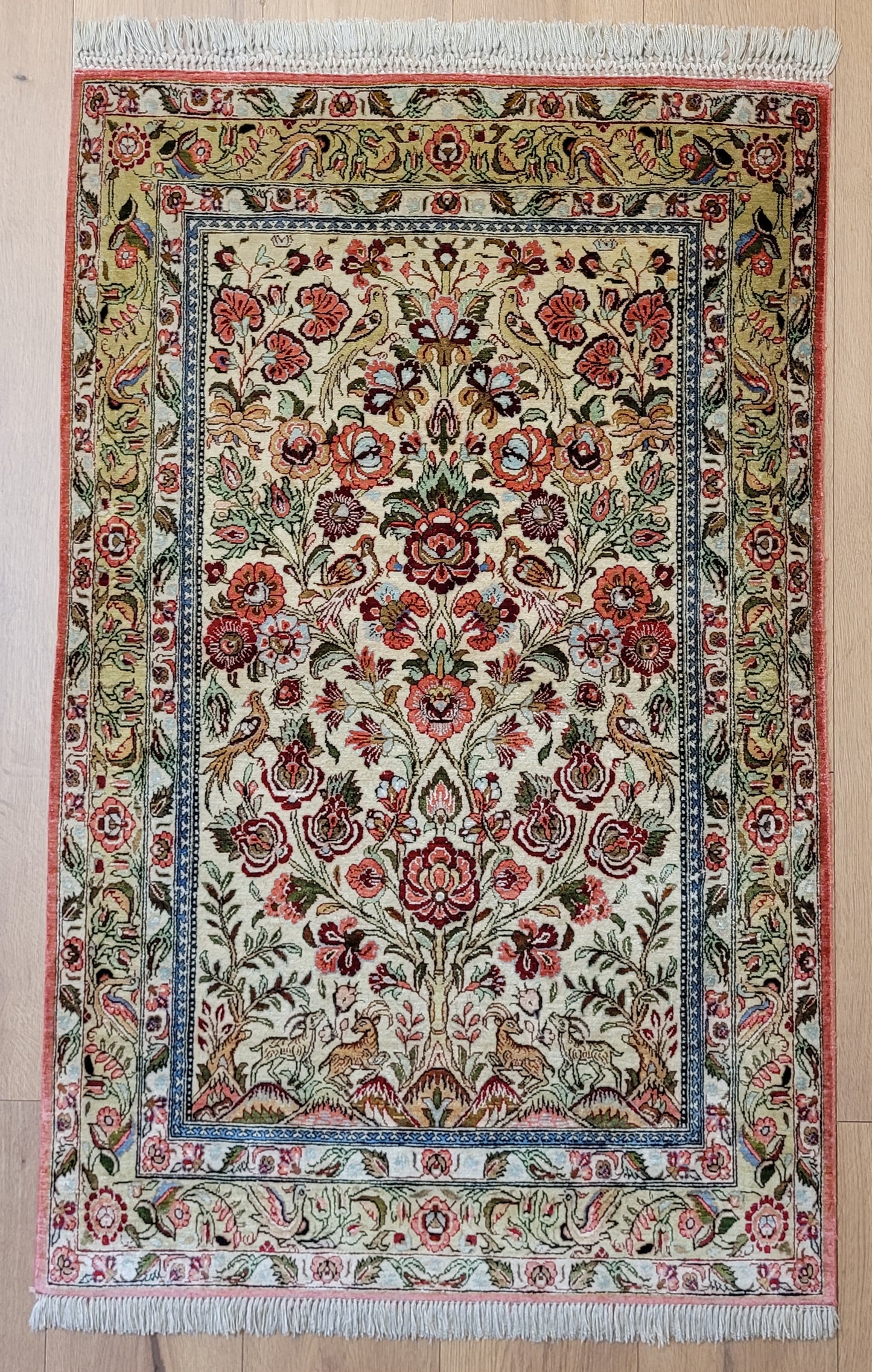 Ghom Seide auf Seide Teppich florales Gartenmotiv feine Knüpfung