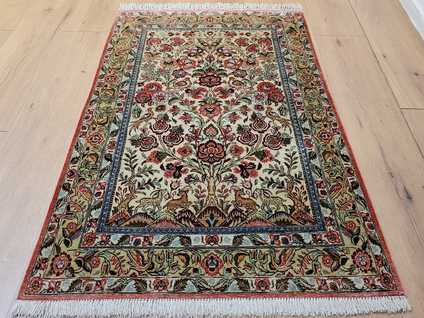 Ghom Seide auf Seide Teppich florales Gartenmotiv feine Knüpfung