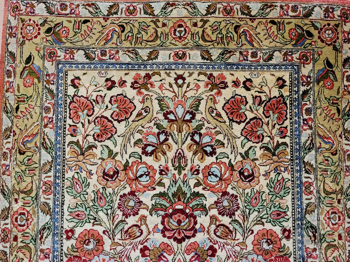 Ghom Seide auf Seide Teppich florales Gartenmotiv feine Knüpfung