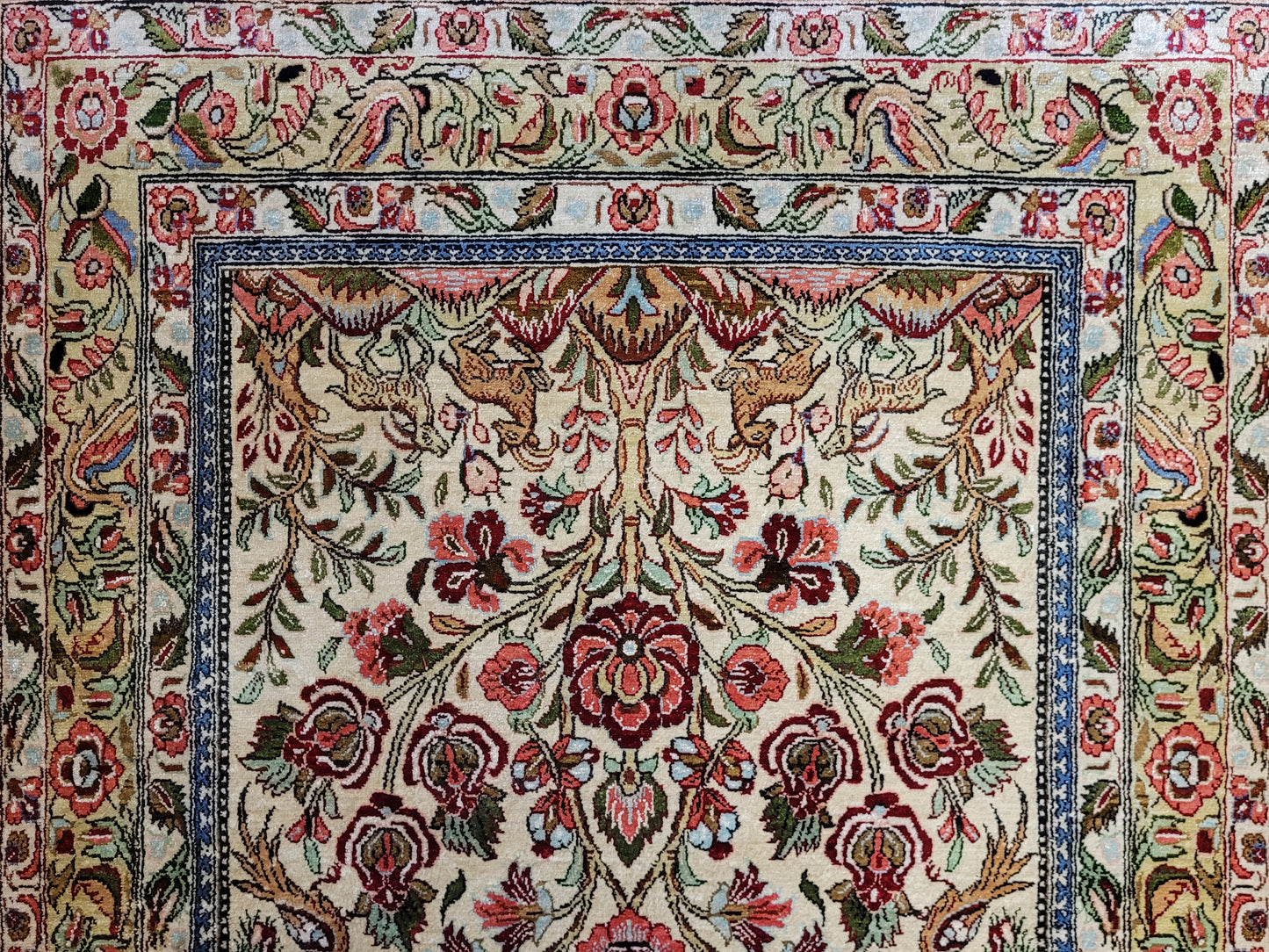 Ghom Seide auf Seide Teppich florales Gartenmotiv feine Knüpfung