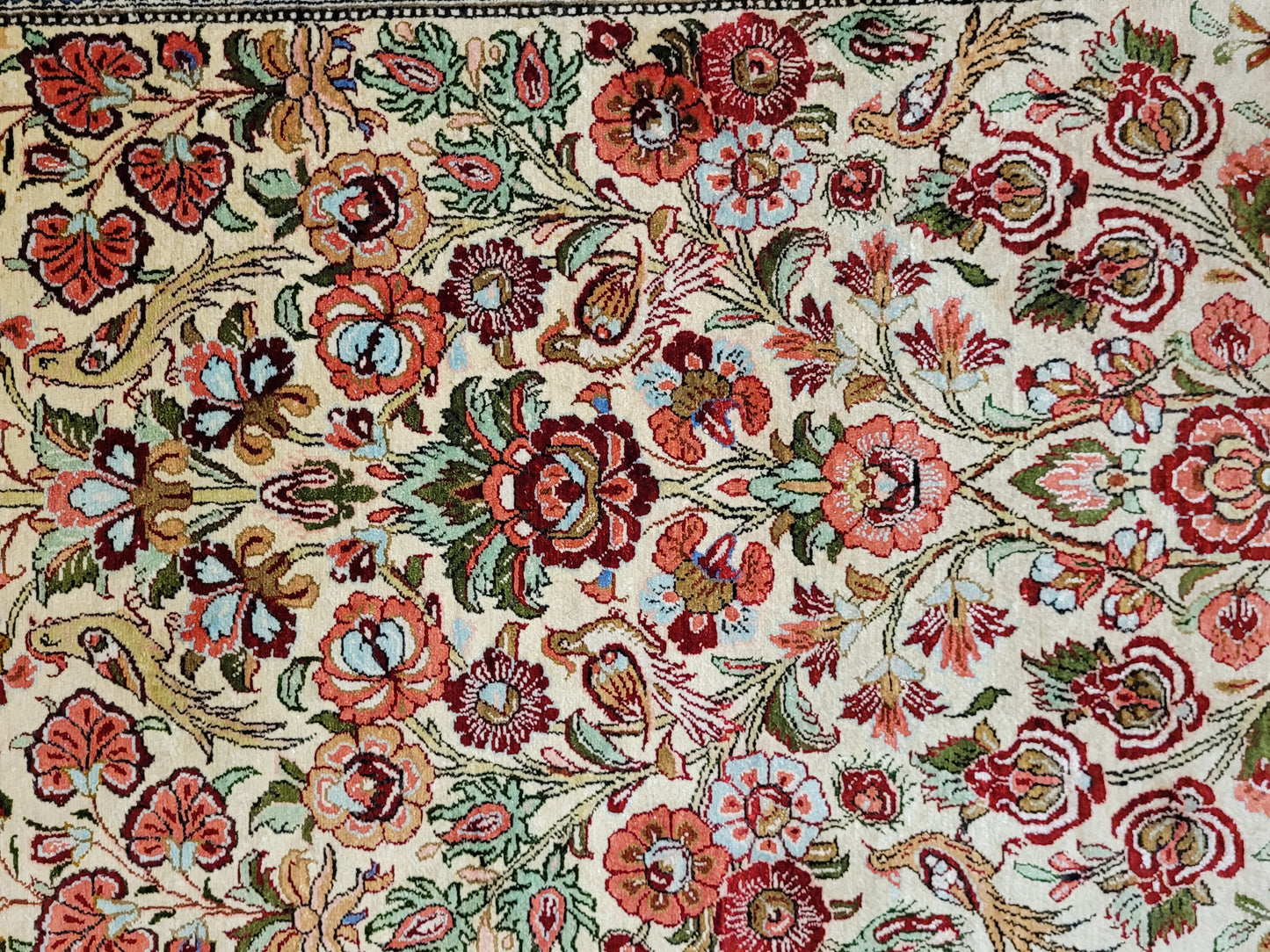 Ghom Seide auf Seide Teppich florales Gartenmotiv feine Knüpfung