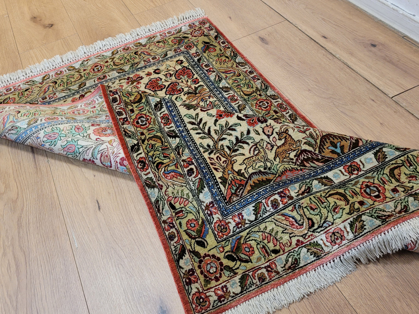 Ghom Seide auf Seide Teppich florales Gartenmotiv feine Knüpfung