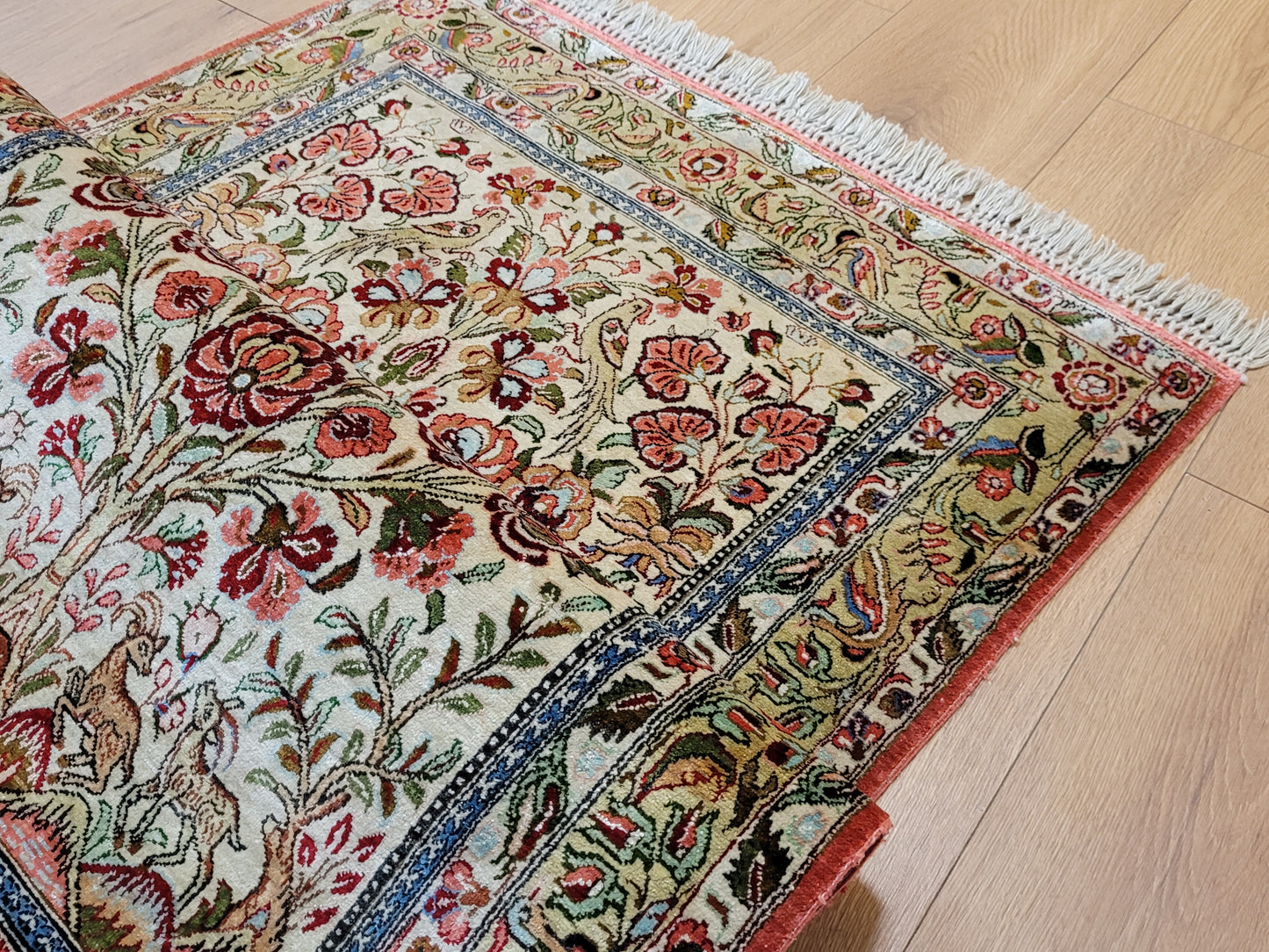 Ghom Seide auf Seide Teppich florales Gartenmotiv feine Knüpfung