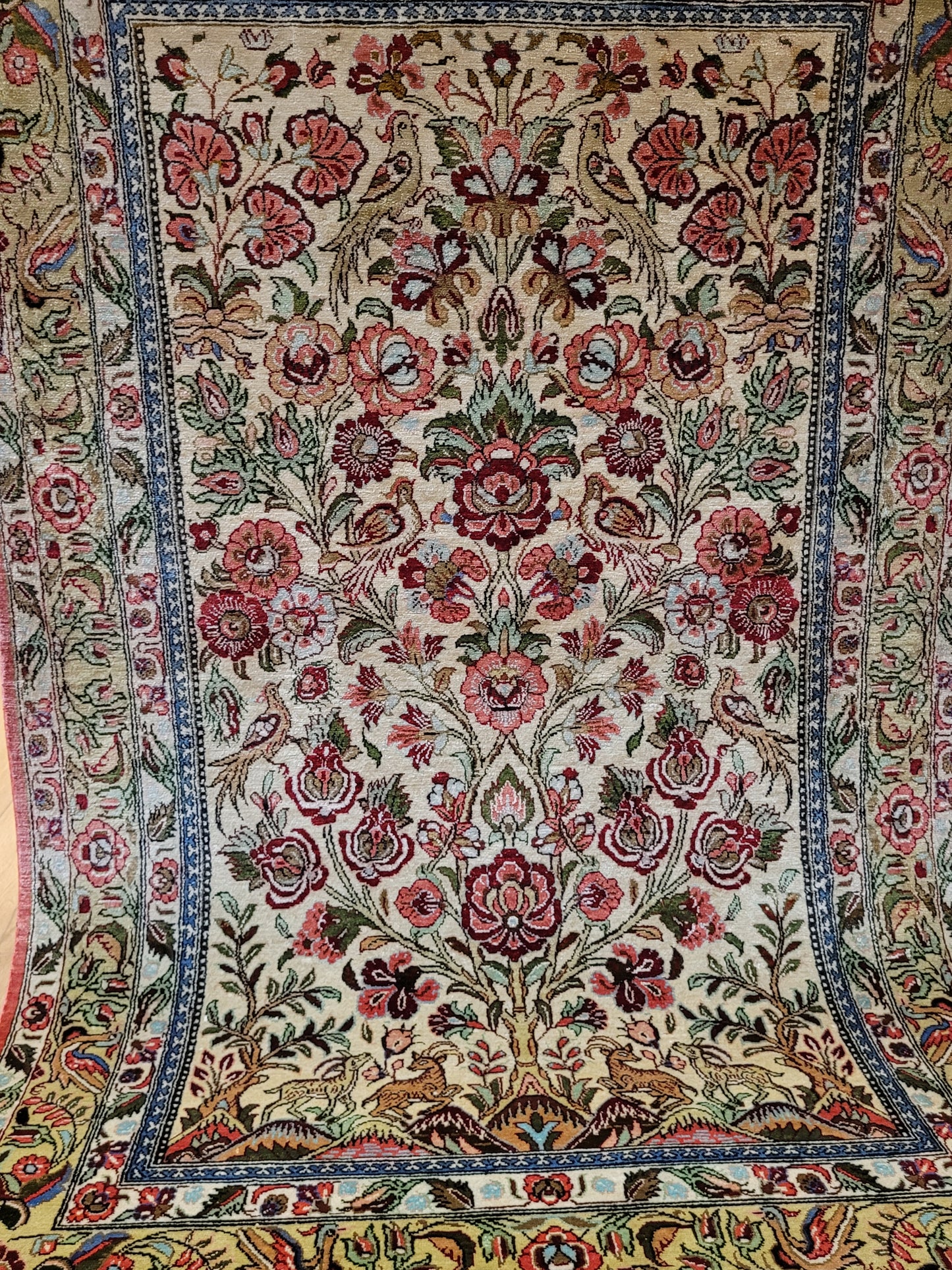 Ghom Seide auf Seide Teppich florales Gartenmotiv feine Knüpfung