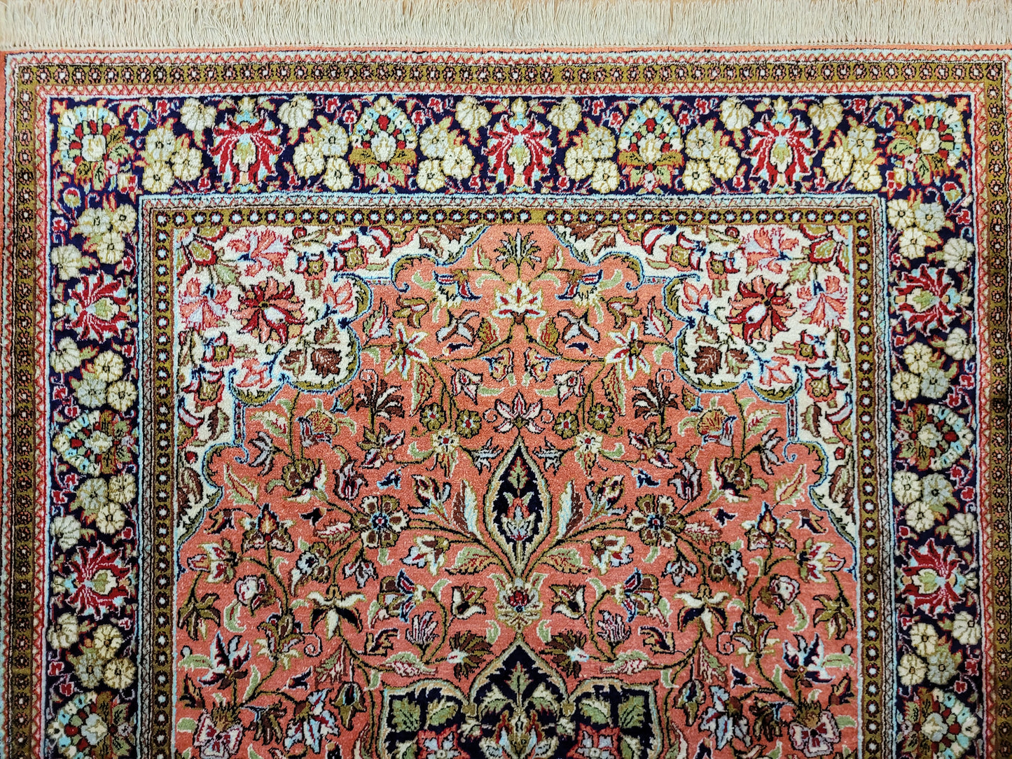 Ghom Seide auf Seide Teppich signiert florales Medaillon feine Knüpfung