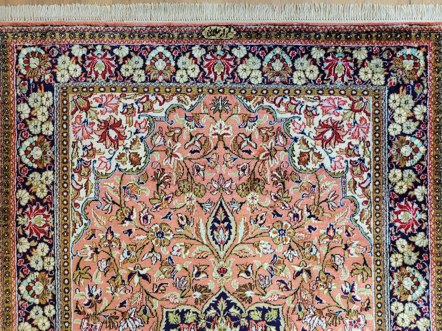 Ghom Seide auf Seide Teppich signiert florales Medaillon feine Knüpfung