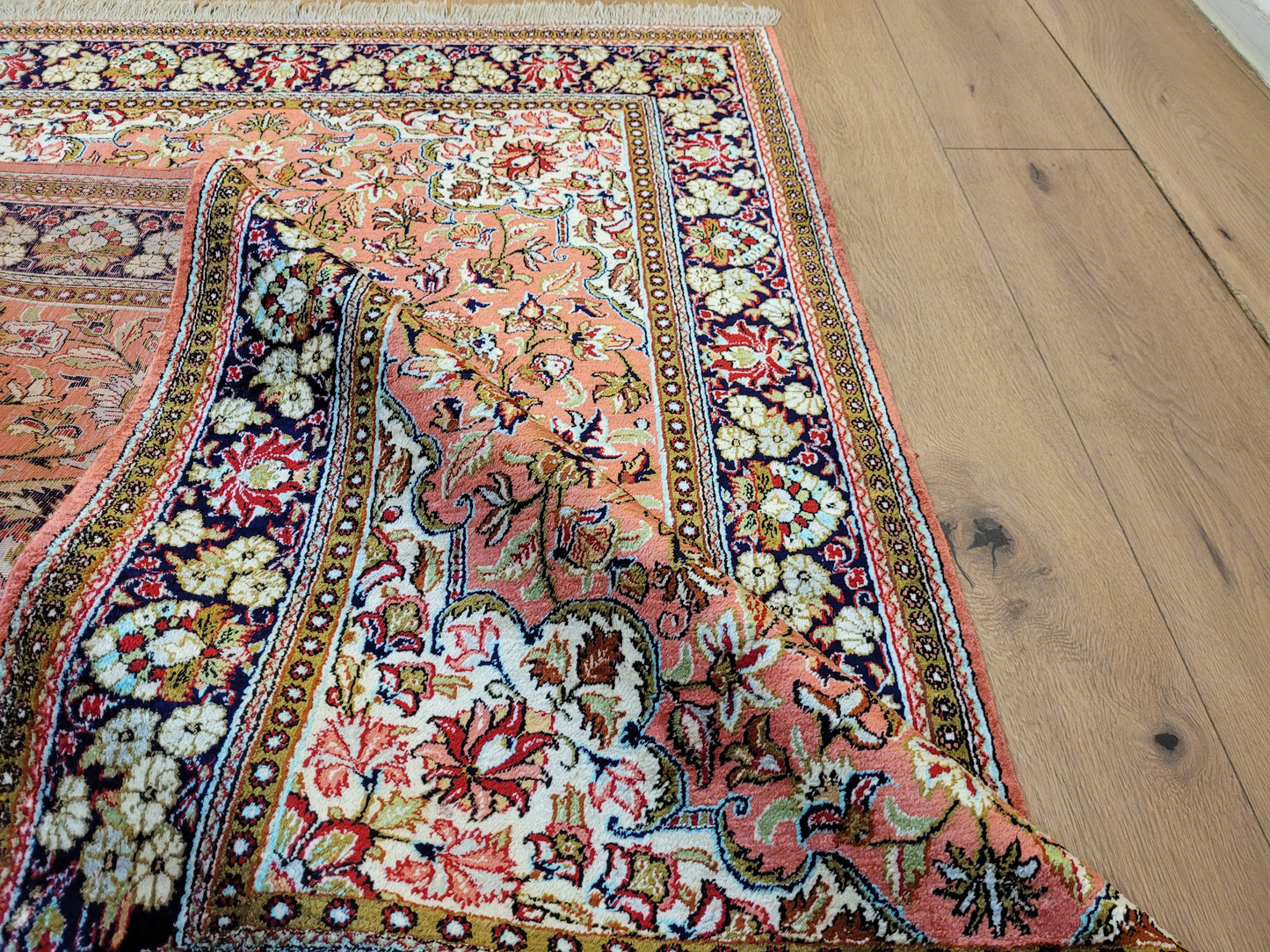 Ghom Seide auf Seide Teppich signiert florales Medaillon feine Knüpfung