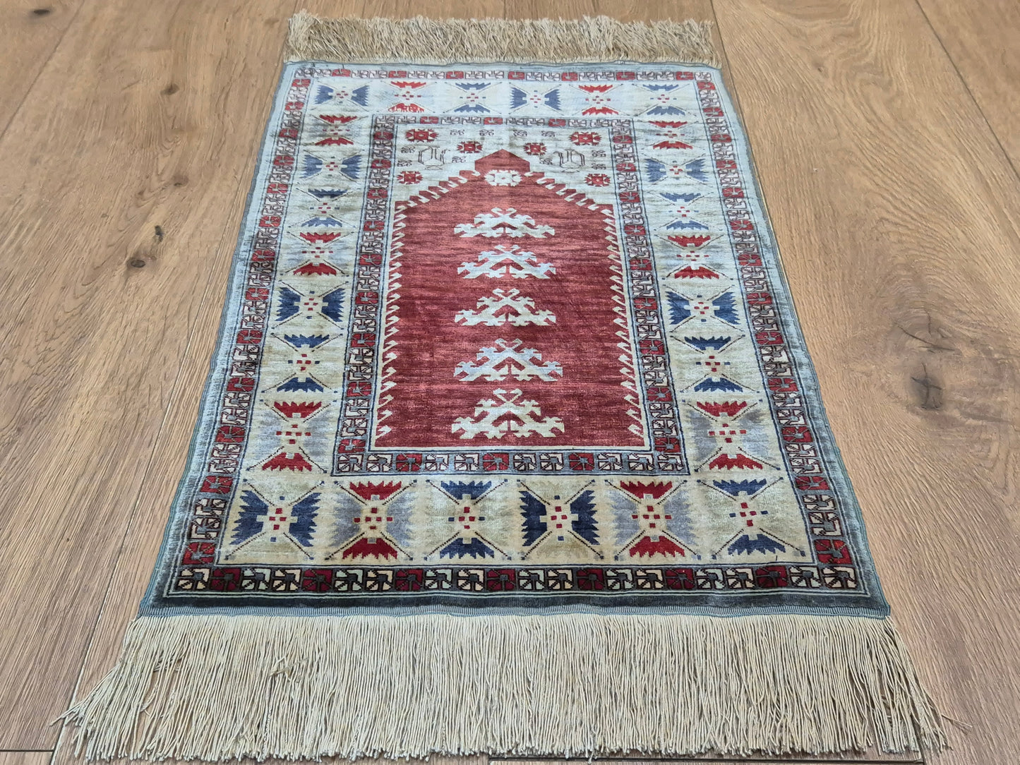 Hereke Seidenteppich Gebetsteppich geometrisches Design fein handgeknüpft