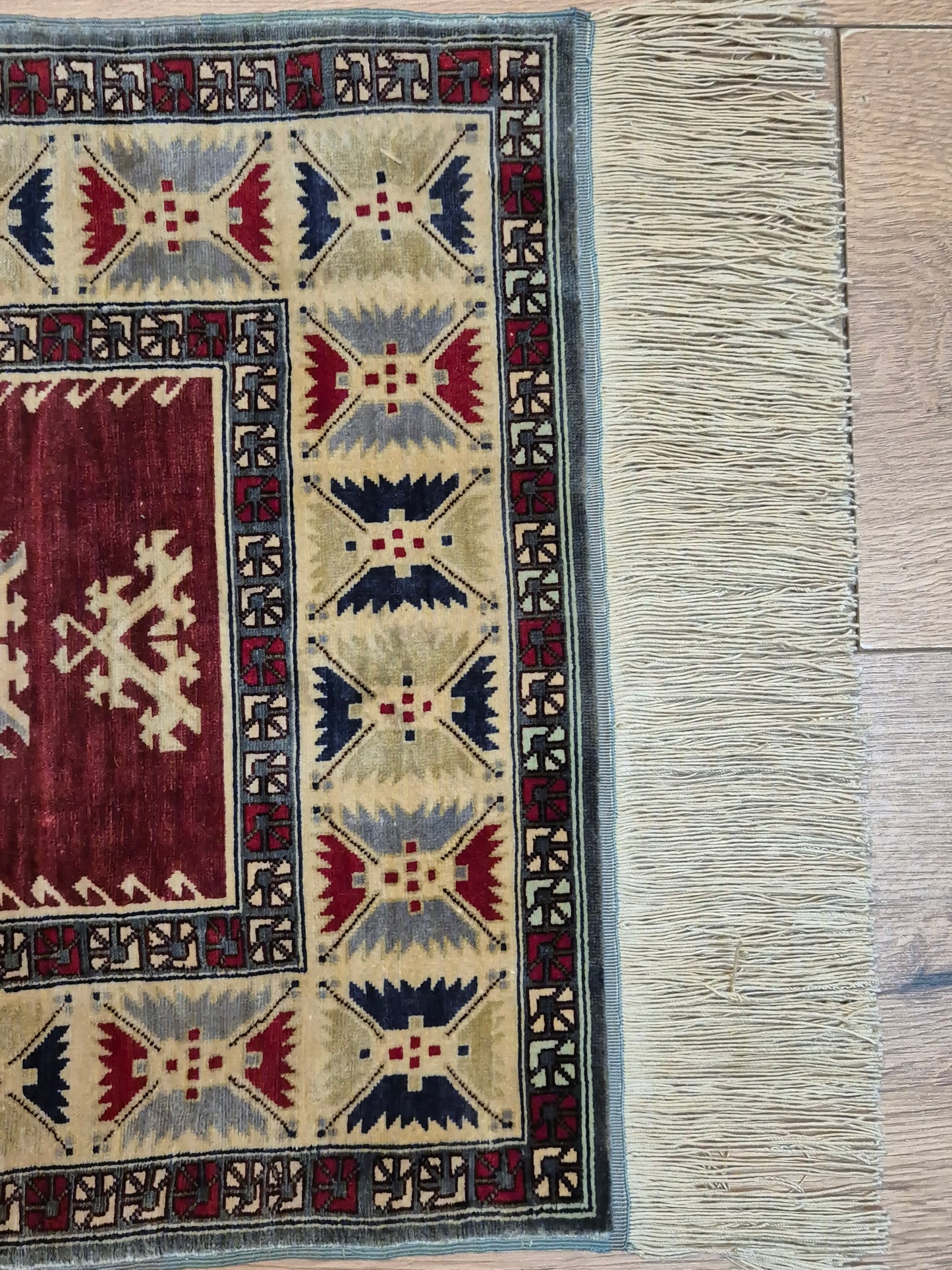 Hereke Seidenteppich Gebetsteppich geometrisches Design fein handgeknüpft