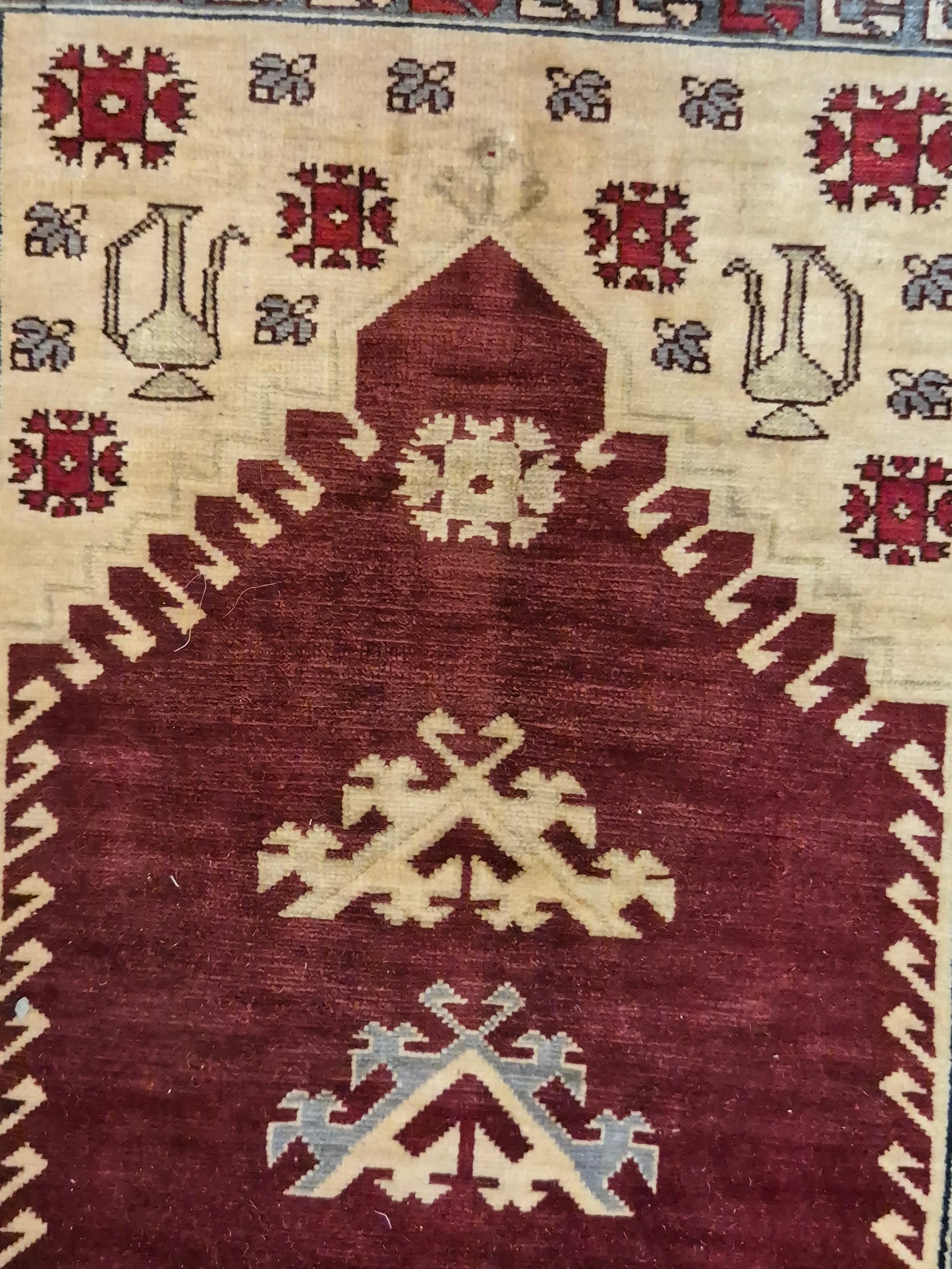 Hereke Seidenteppich Gebetsteppich geometrisches Design fein handgeknüpft