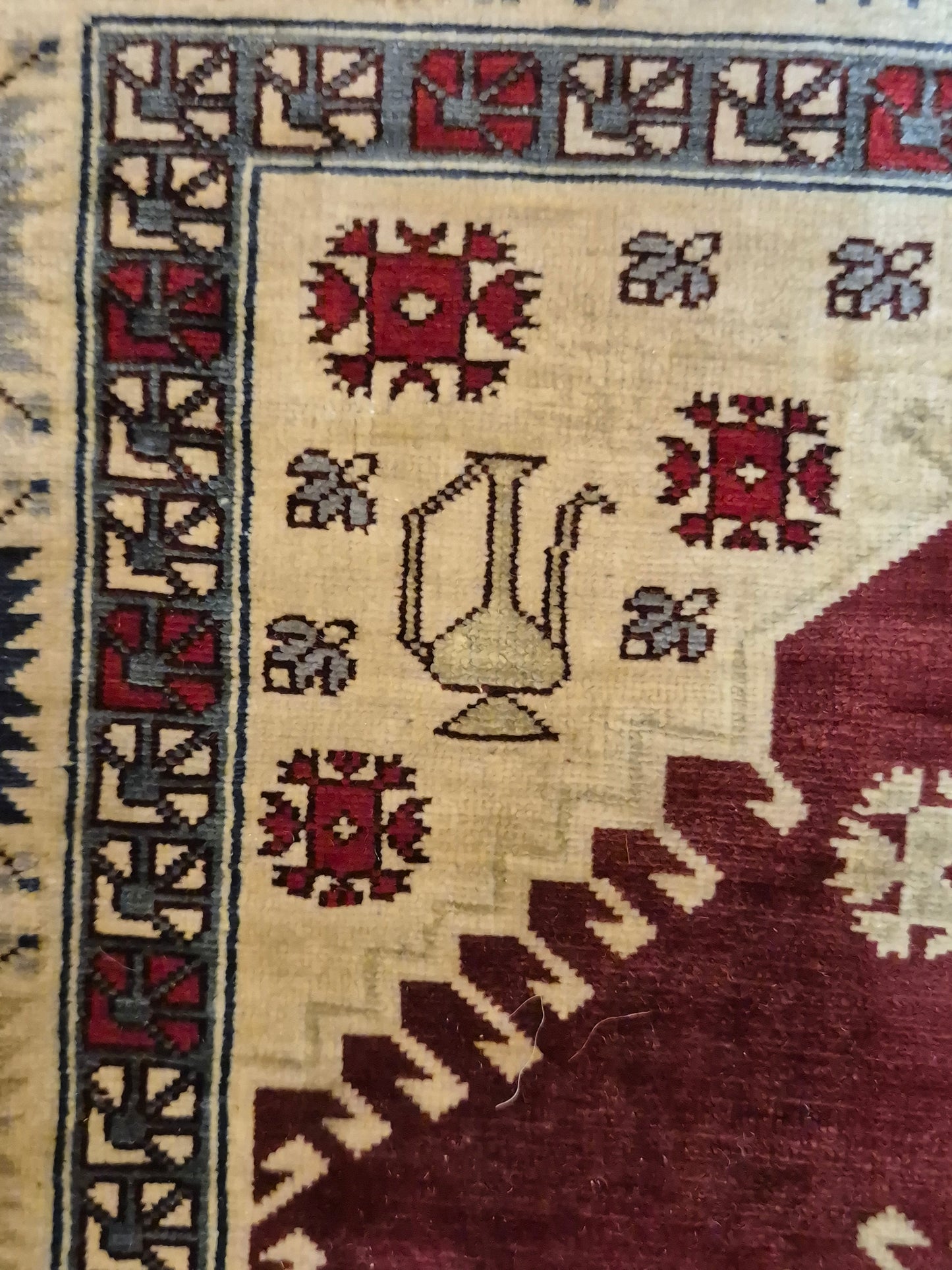 Hereke Seidenteppich Gebetsteppich geometrisches Design fein handgeknüpft