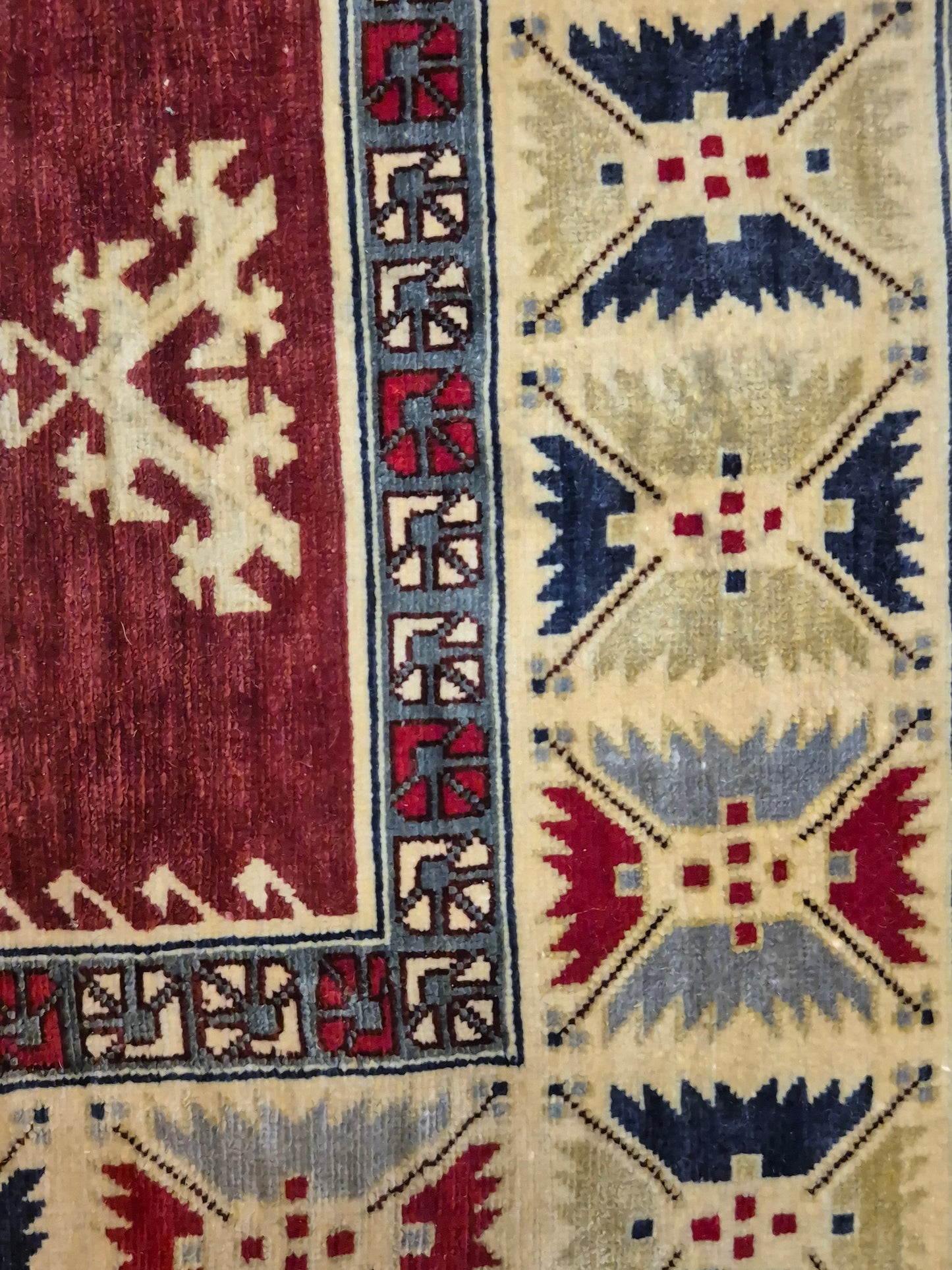 Hereke Seidenteppich Gebetsteppich geometrisches Design fein handgeknüpft