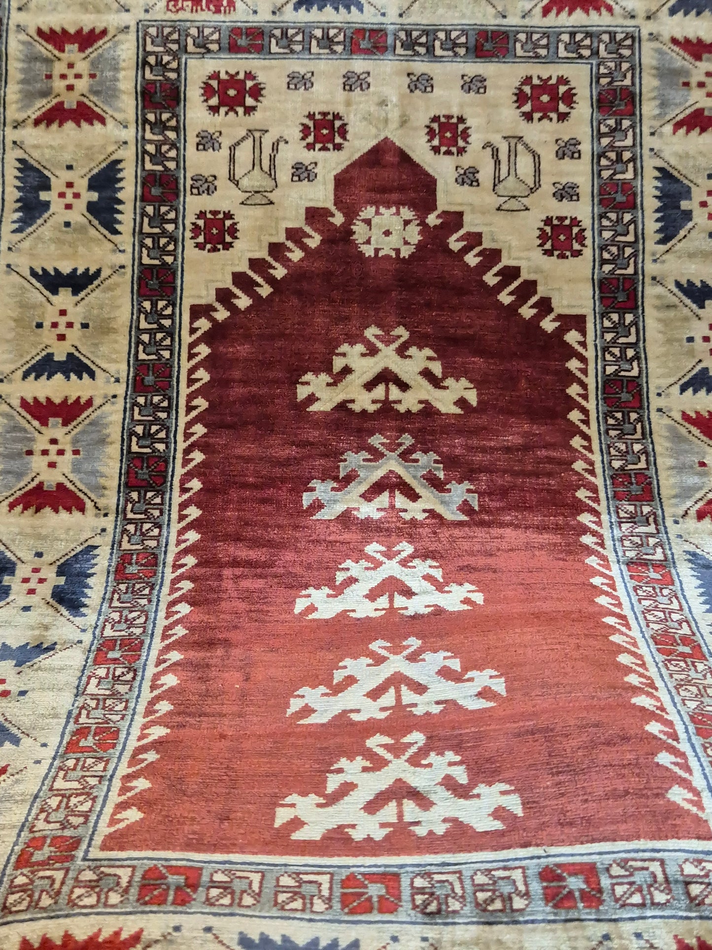 Hereke Seidenteppich Gebetsteppich geometrisches Design fein handgeknüpft