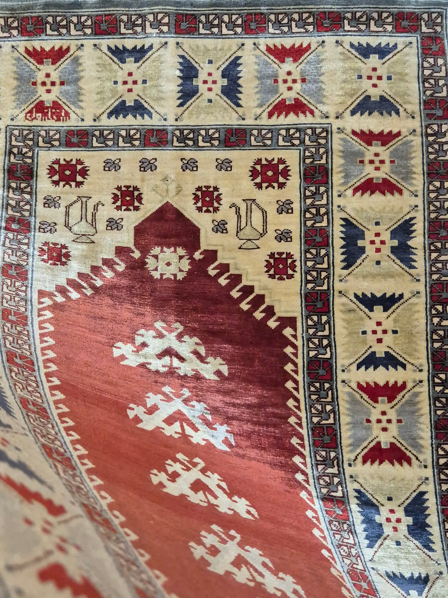 Hereke Seidenteppich Gebetsteppich geometrisches Design fein handgeknüpft