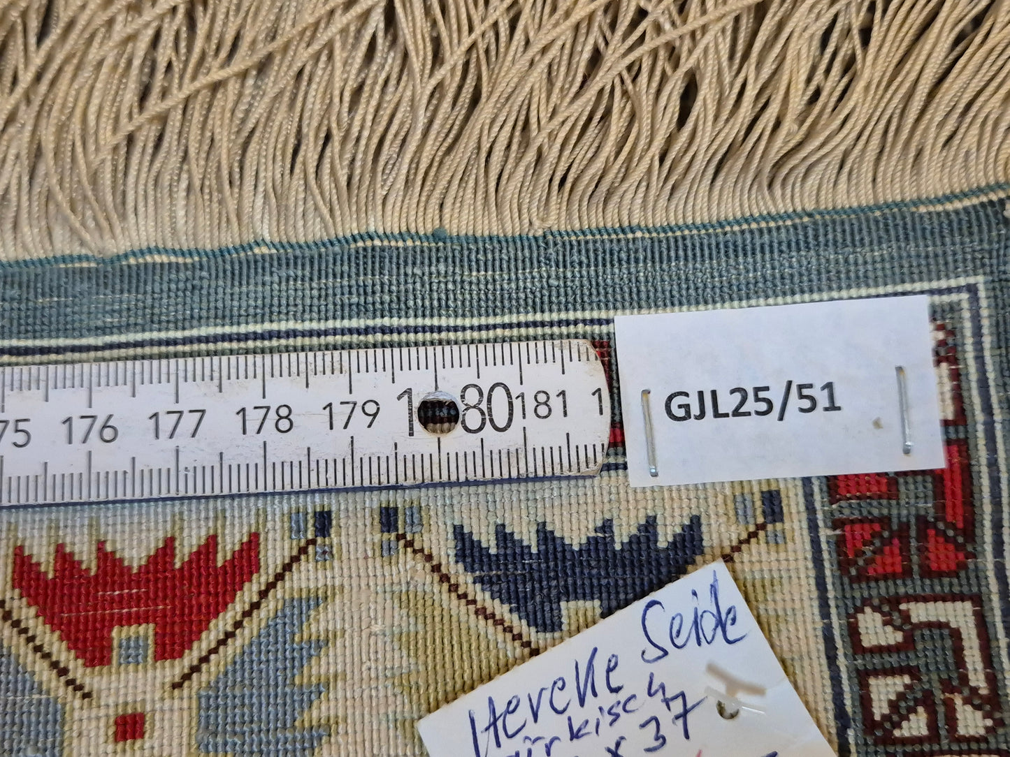 Hereke Seidenteppich Gebetsteppich geometrisches Design fein handgeknüpft