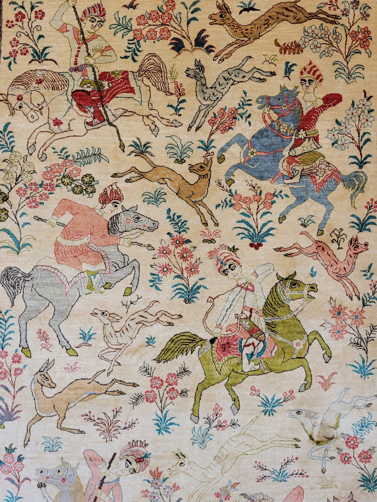 Ghom Seide auf Seide Teppich Jagdszene figürlich fein signiert