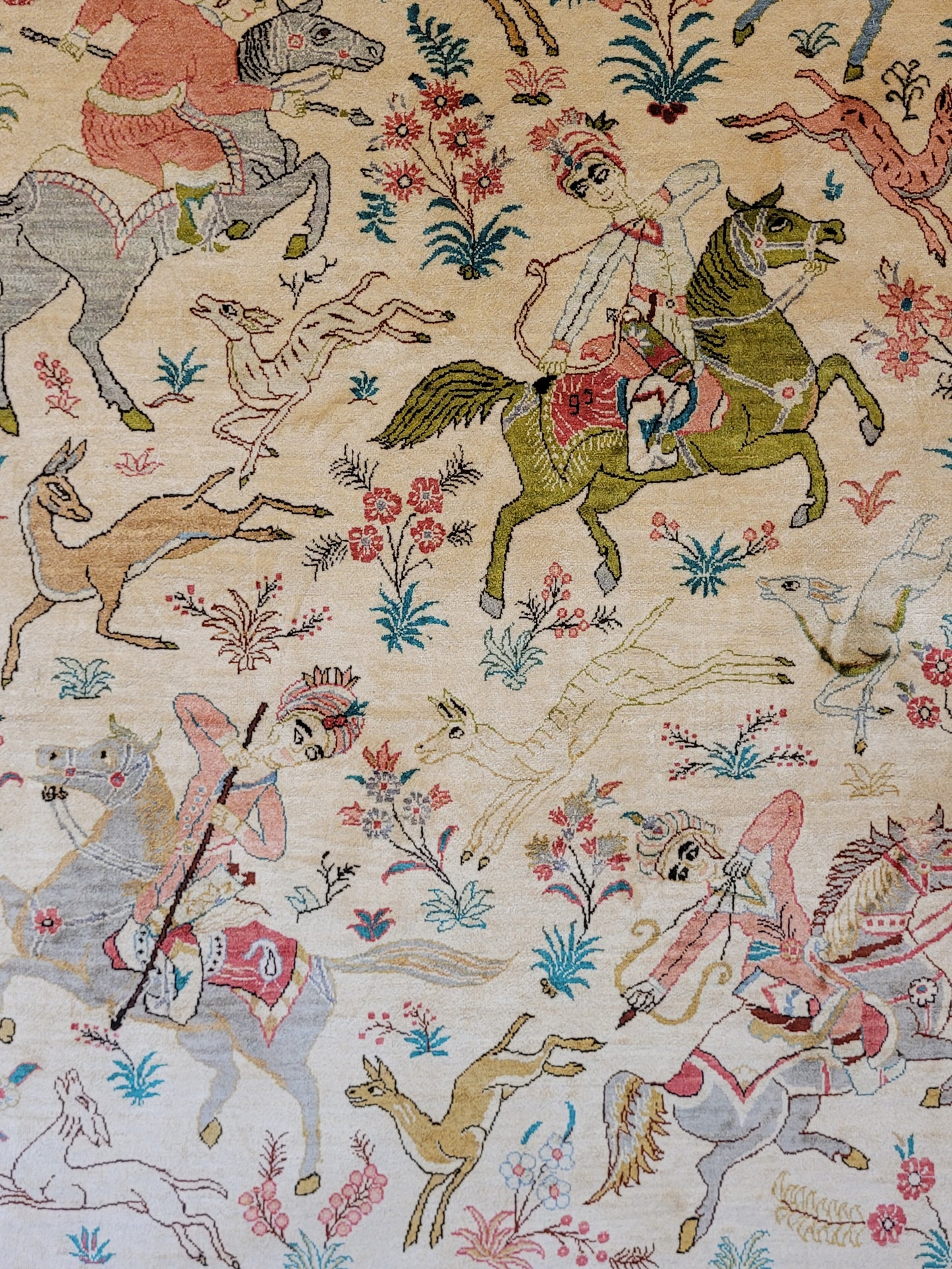 Ghom Seide auf Seide Teppich Jagdszene figürlich fein signiert