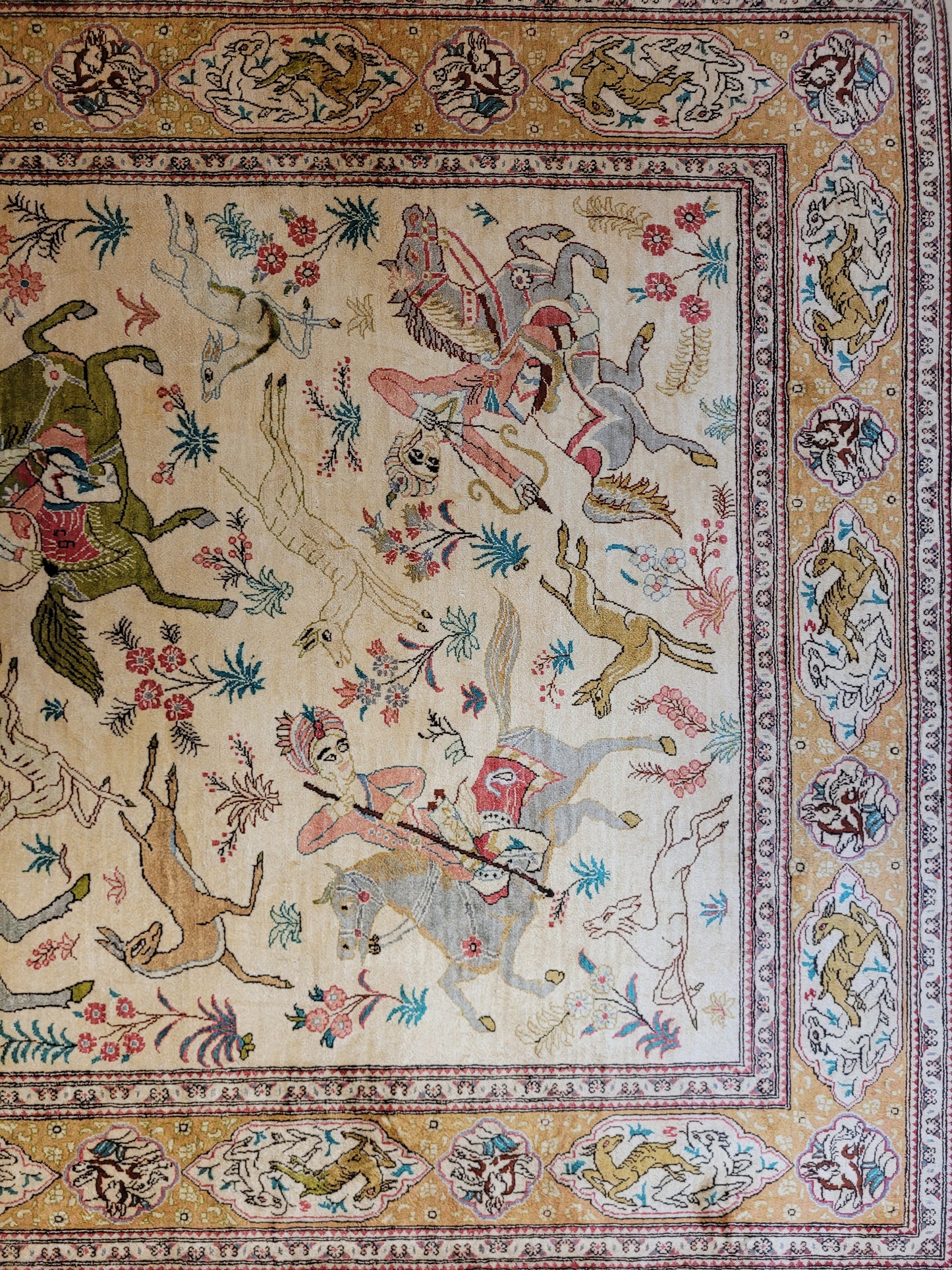 Ghom Seide auf Seide Teppich Jagdszene figürlich fein signiert