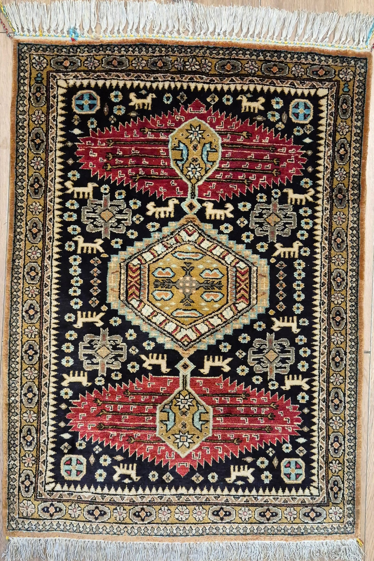 Ghom Seidenteppich reine Seide geometrisches Design Tiermotive