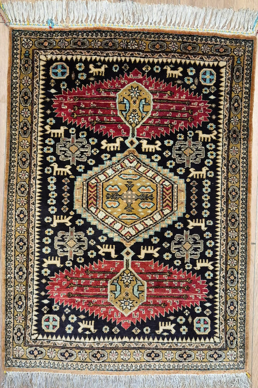 Ghom Seidenteppich reine Seide geometrisches Design Tiermotive