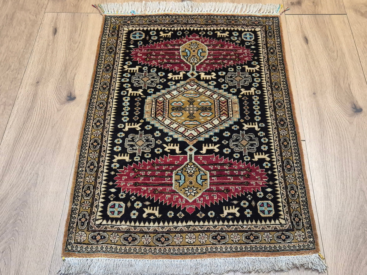 Ghom Seidenteppich reine Seide geometrisches Design Tiermotive