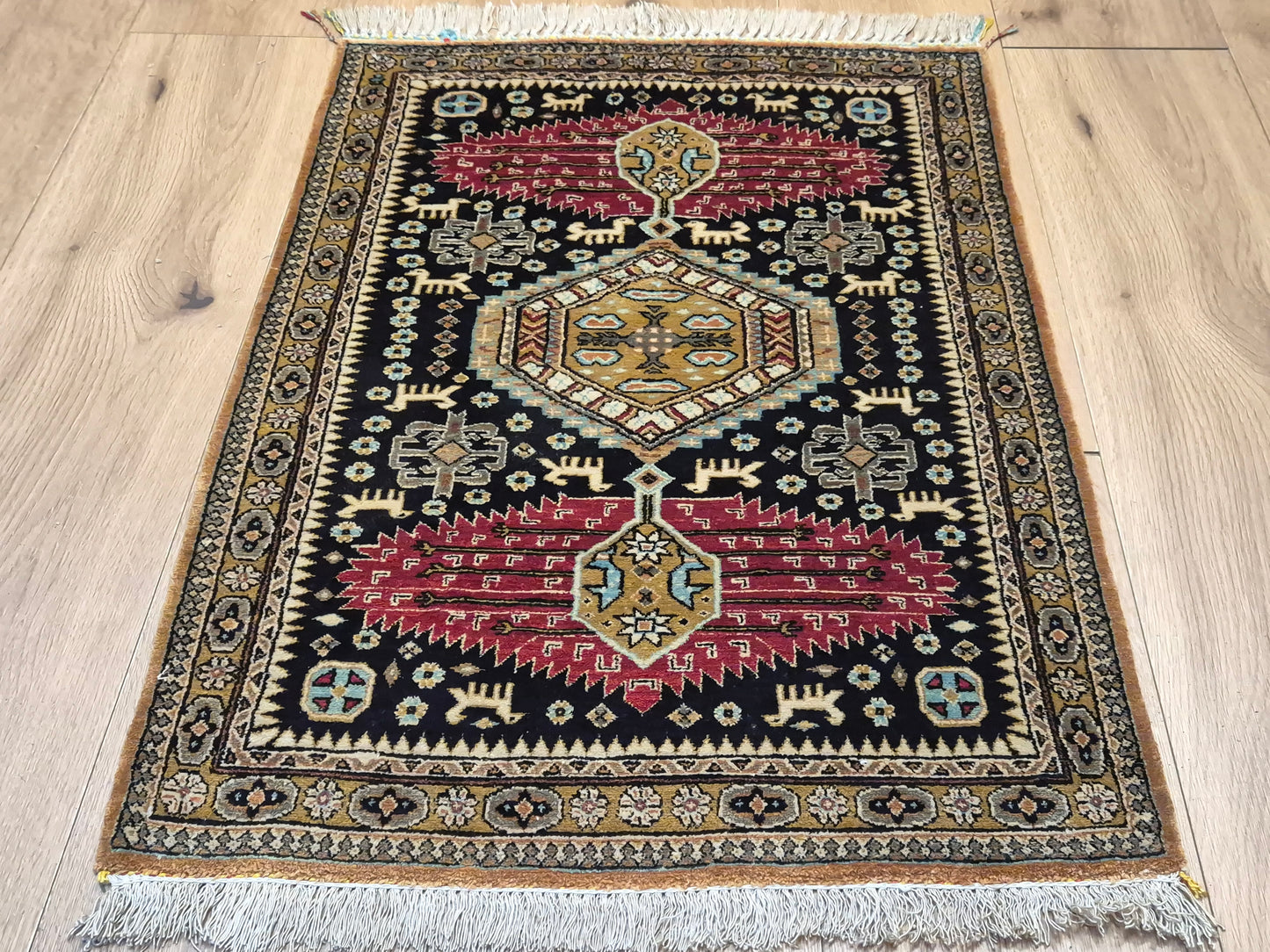 Ghom Seidenteppich reine Seide geometrisches Design Tiermotive