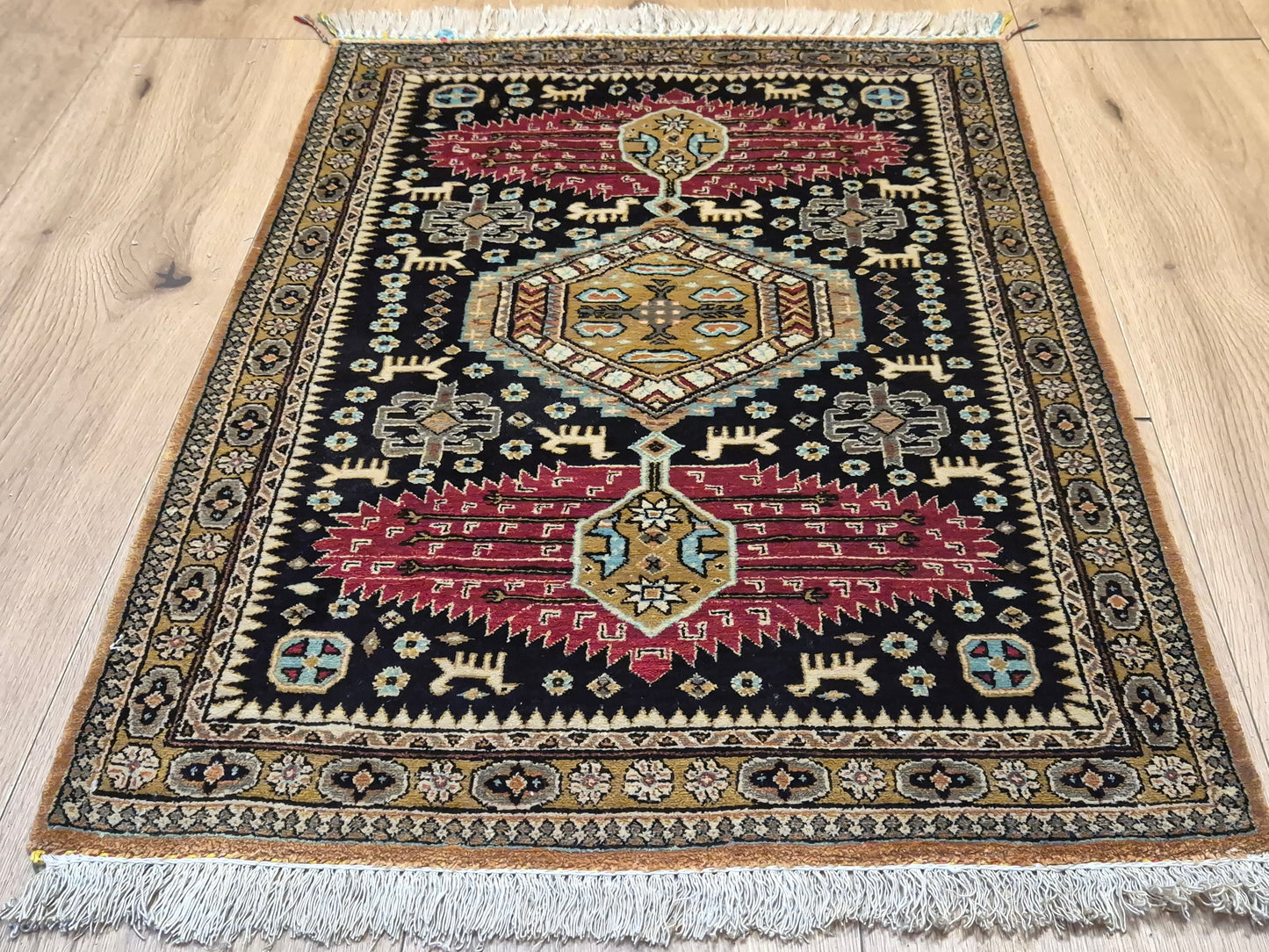 Ghom Seidenteppich reine Seide geometrisches Design Tiermotive