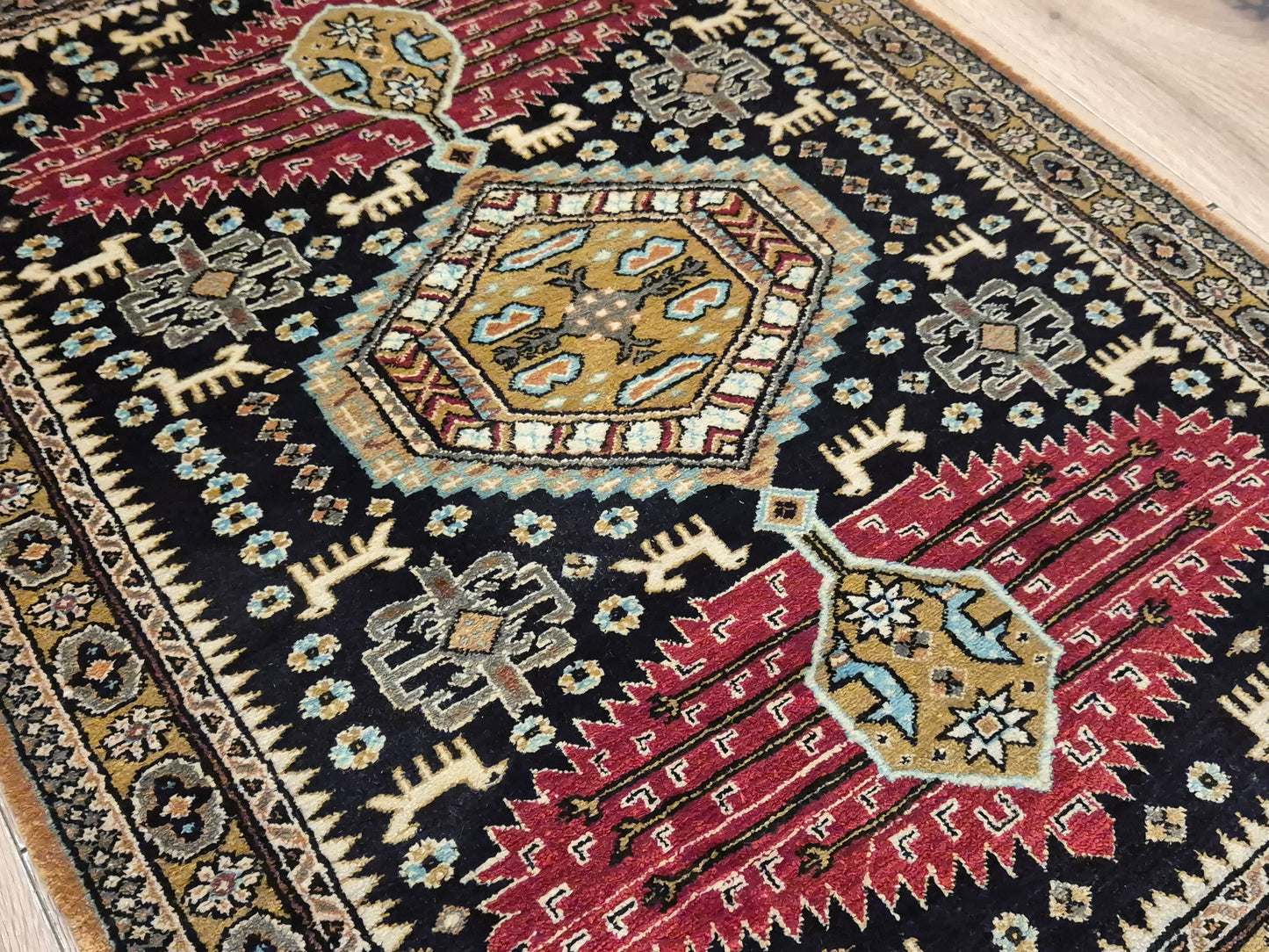 Ghom Seidenteppich reine Seide geometrisches Design Tiermotive